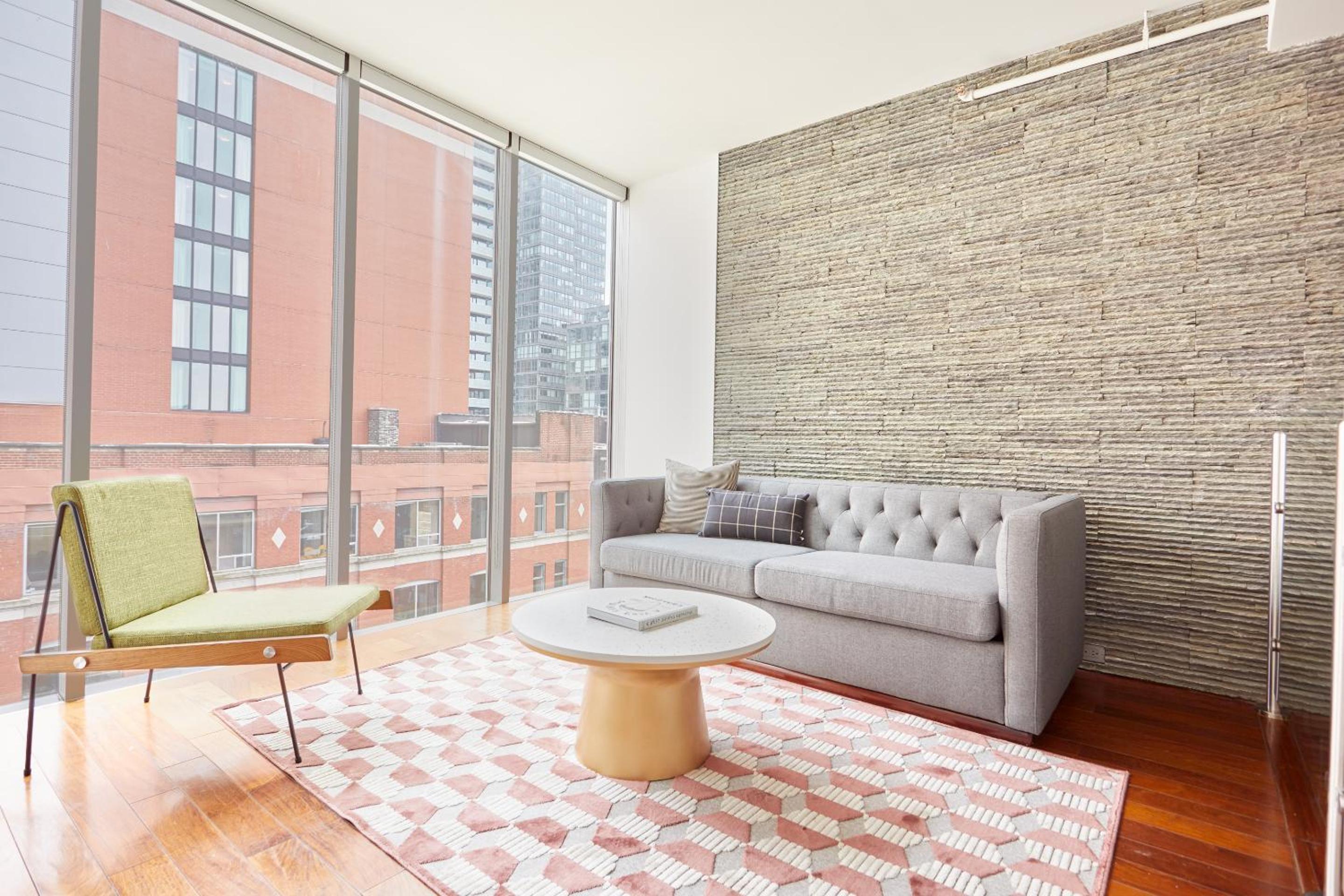 Standard Loft Suite, 1 King Bed thumbnail 5