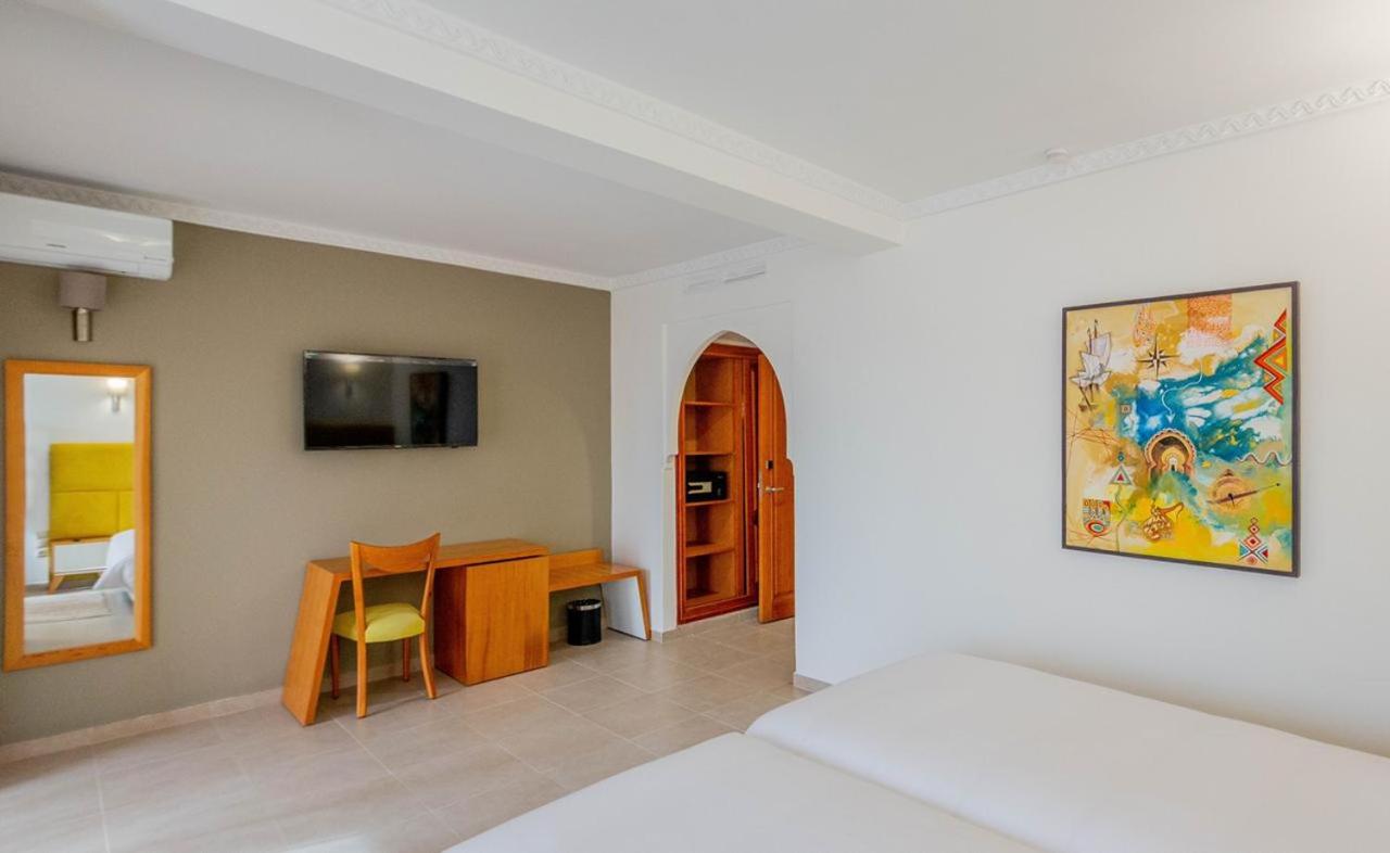 Deluxe Double Room - Photo 12