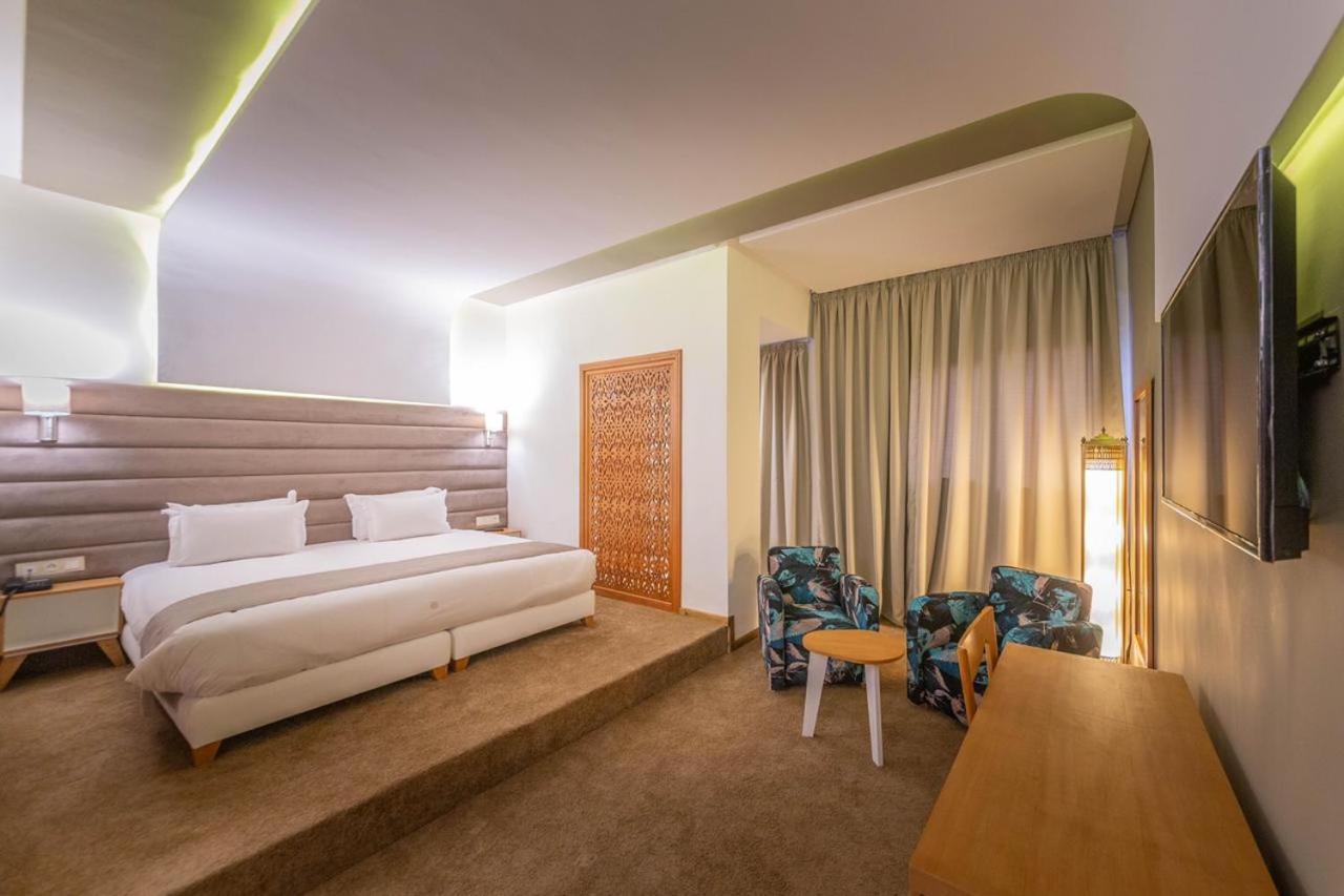 Suite - Photo 1