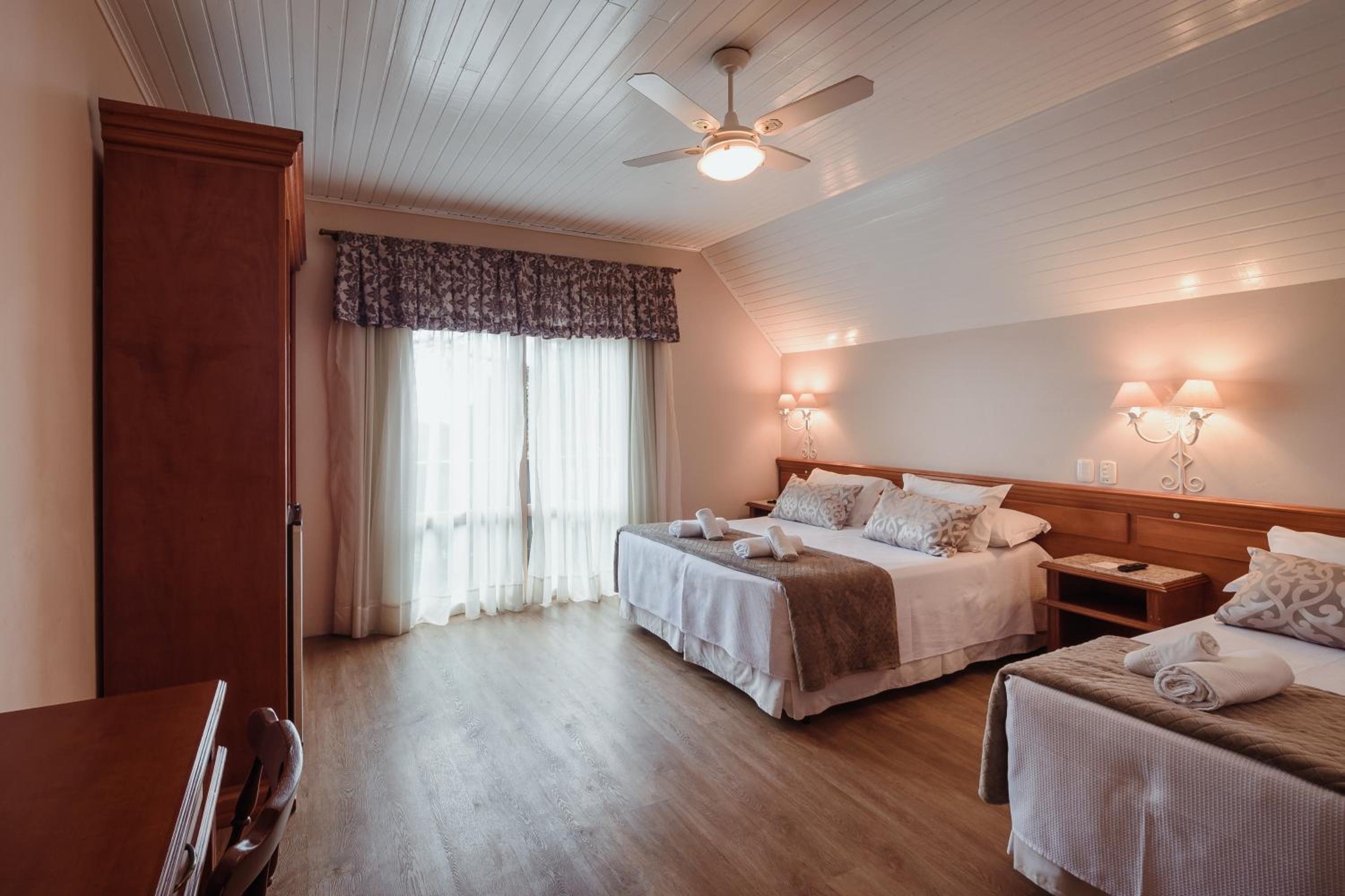 Hotel Vista do Vale — Quadruple Room with Bath