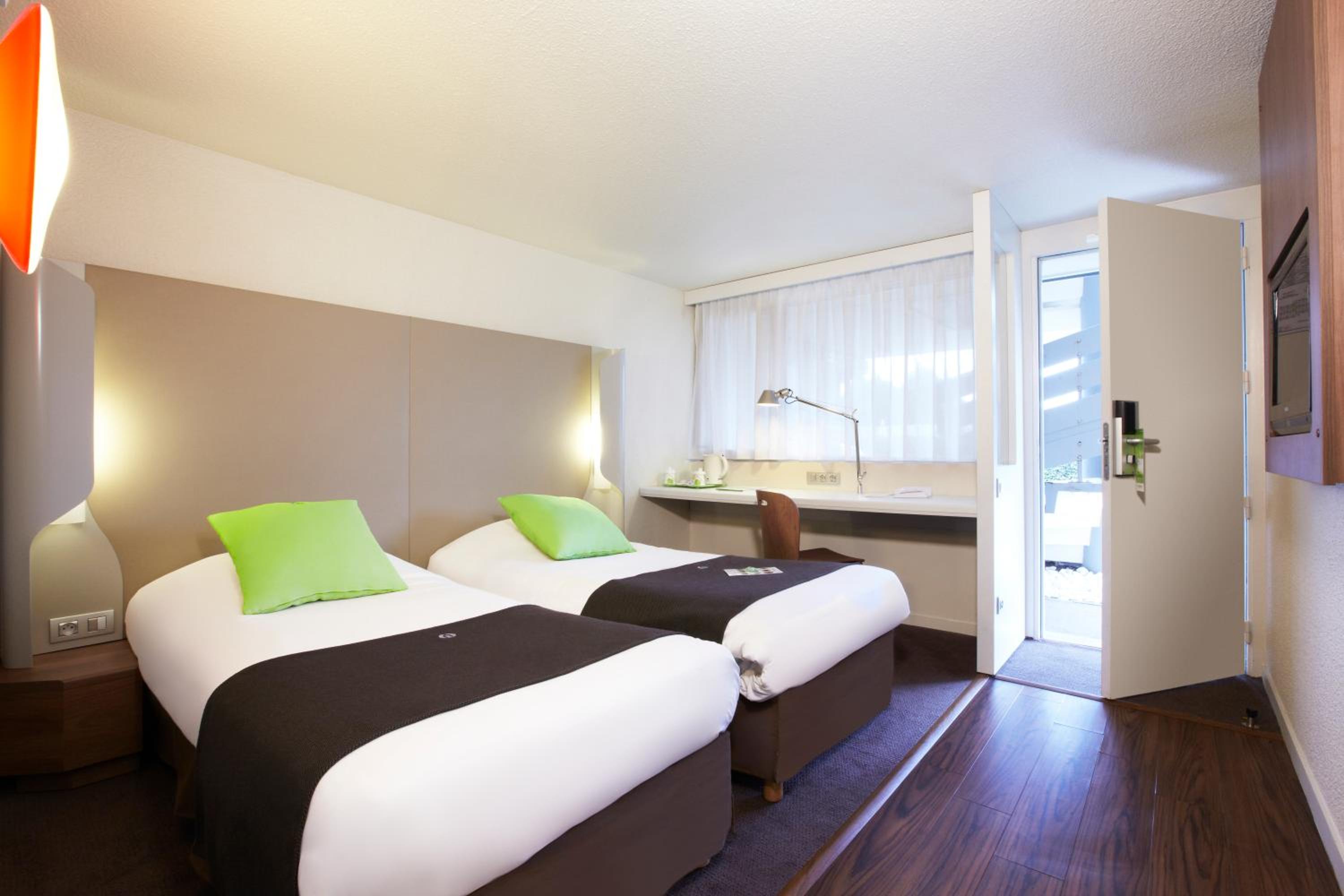 Standard Twin Room - Photo 2