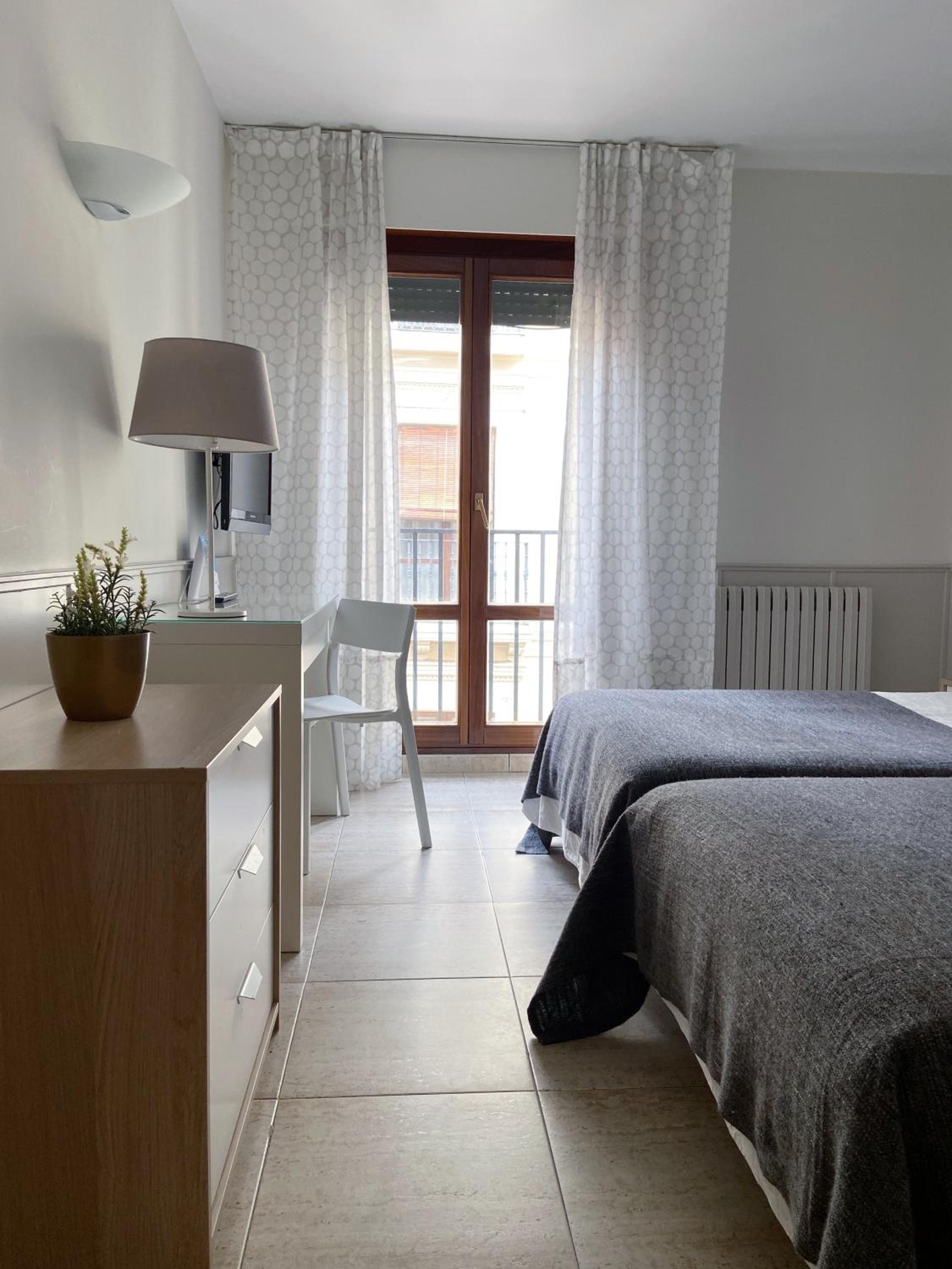 Double or Twin Room - Photo 9
