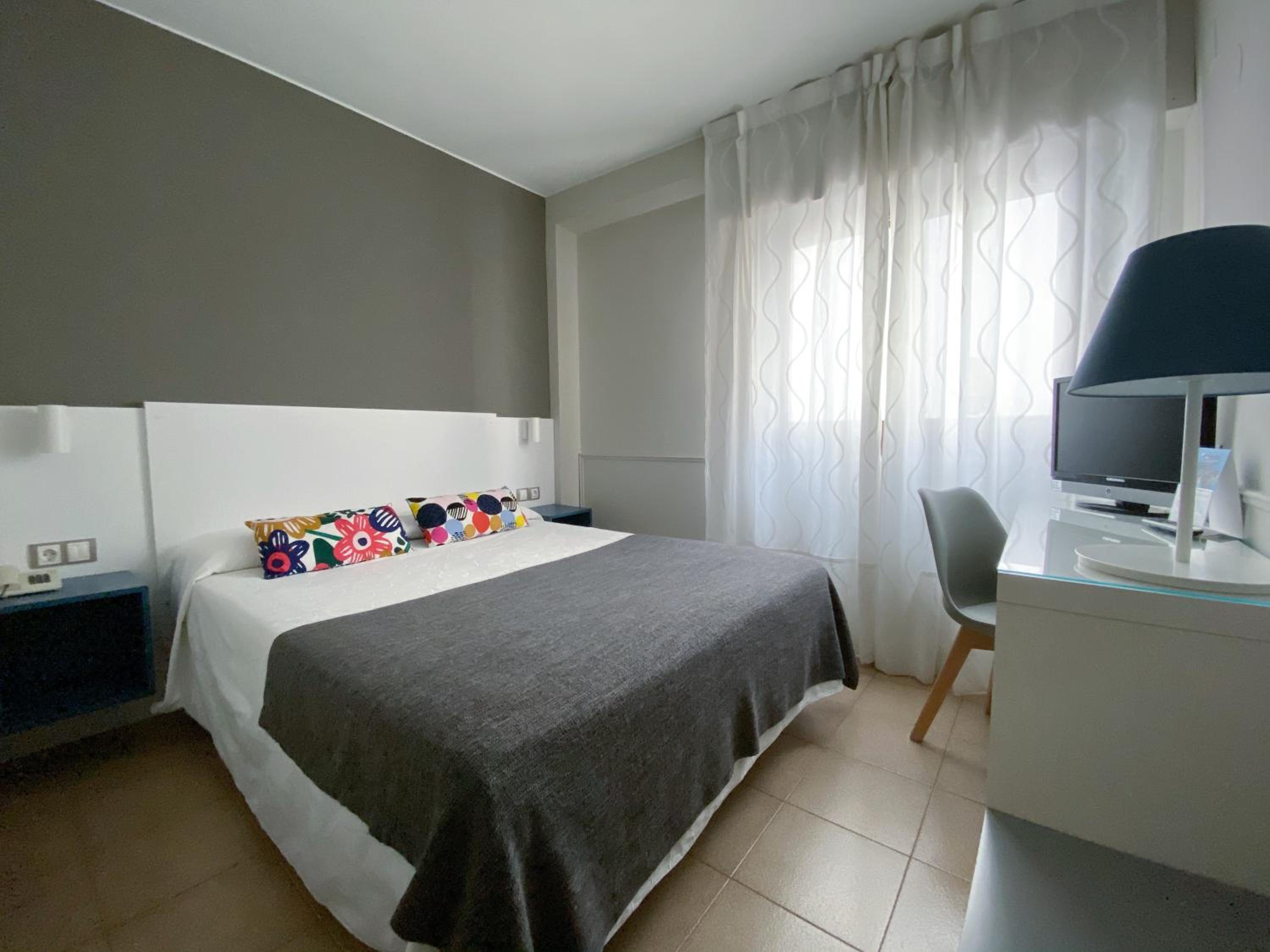 Double or Twin Room - Photo 18