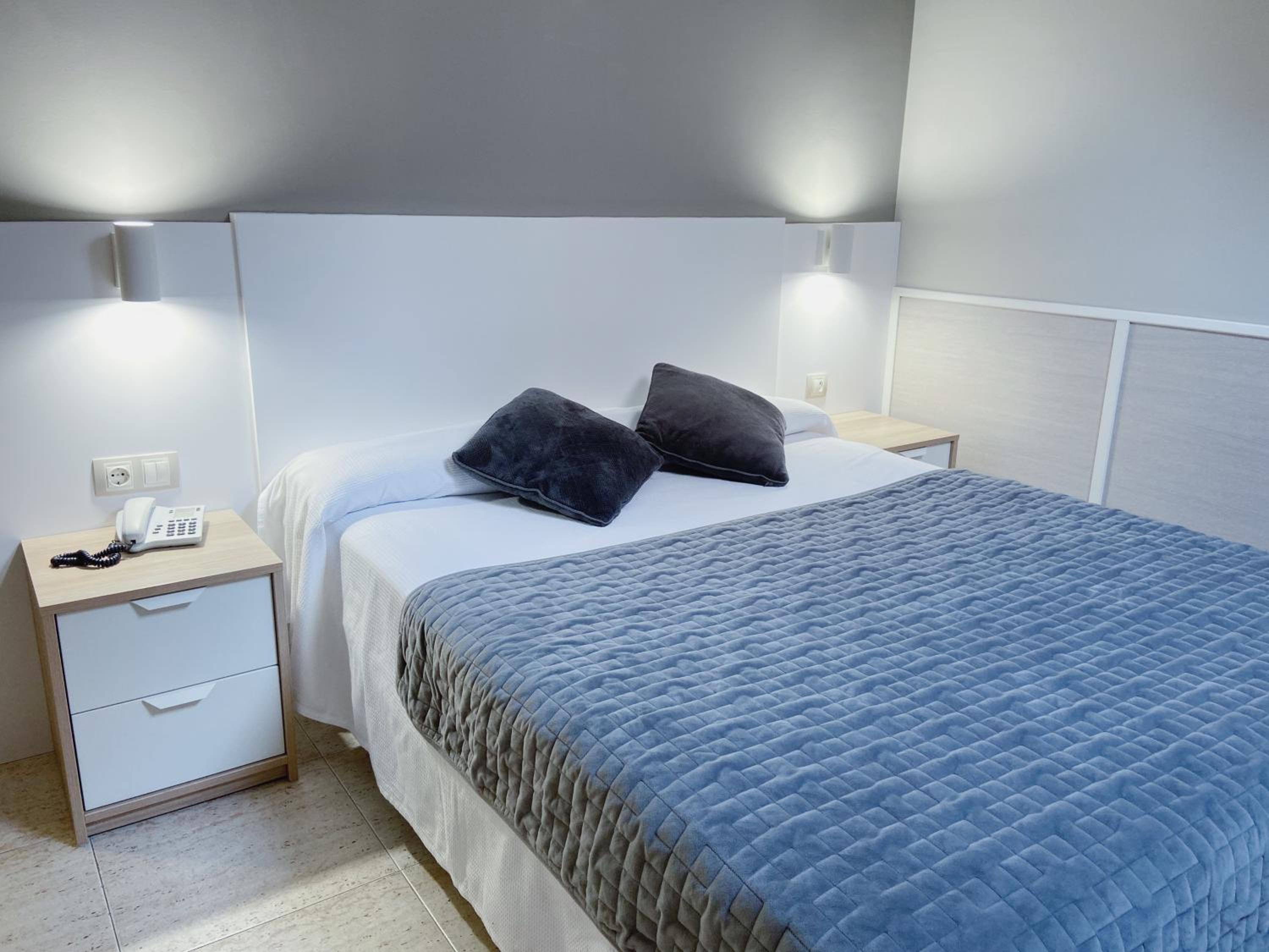 Double or Twin Room - Photo 8