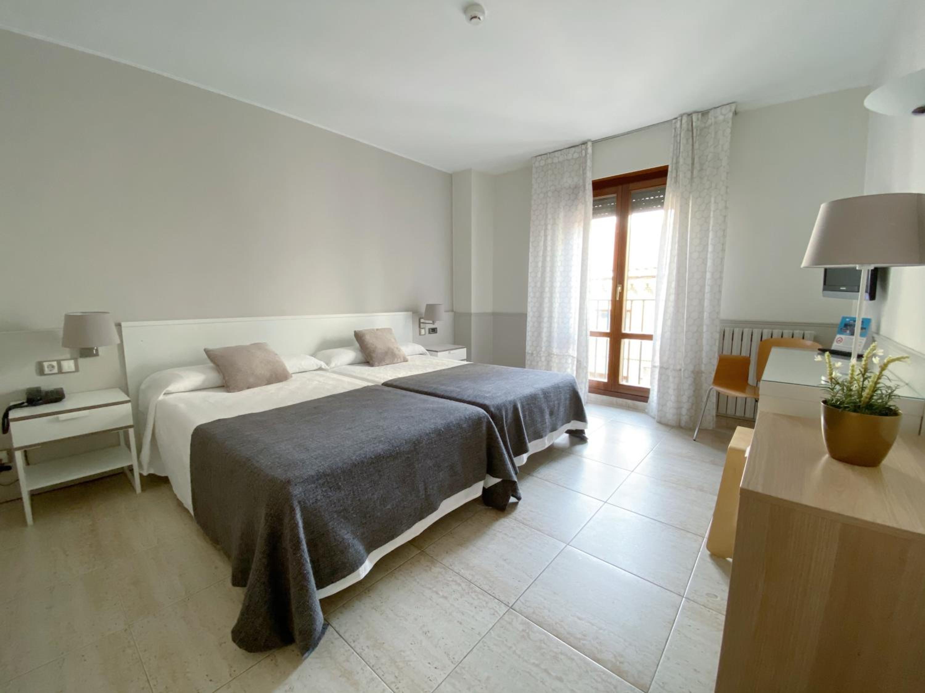 Double or Twin Room - Photo 12