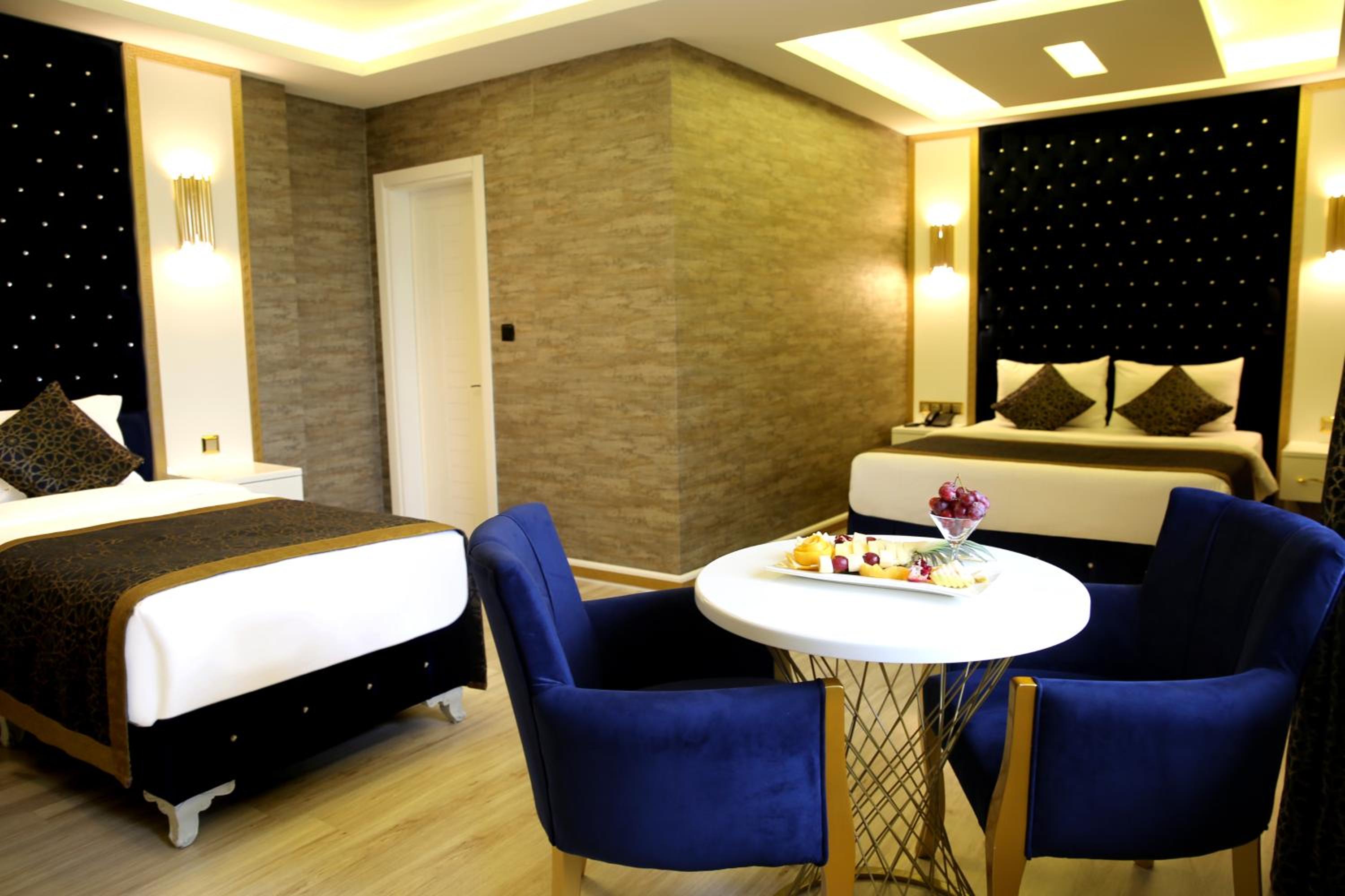 Large Double Room photo 1