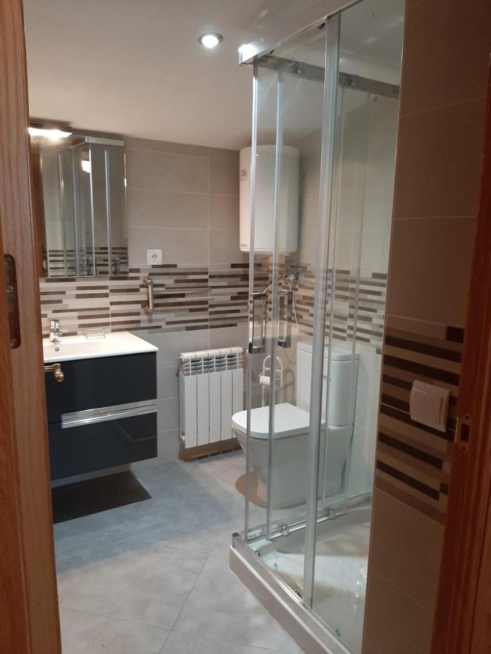 Triple Room with Private Bathroom - Photo 3