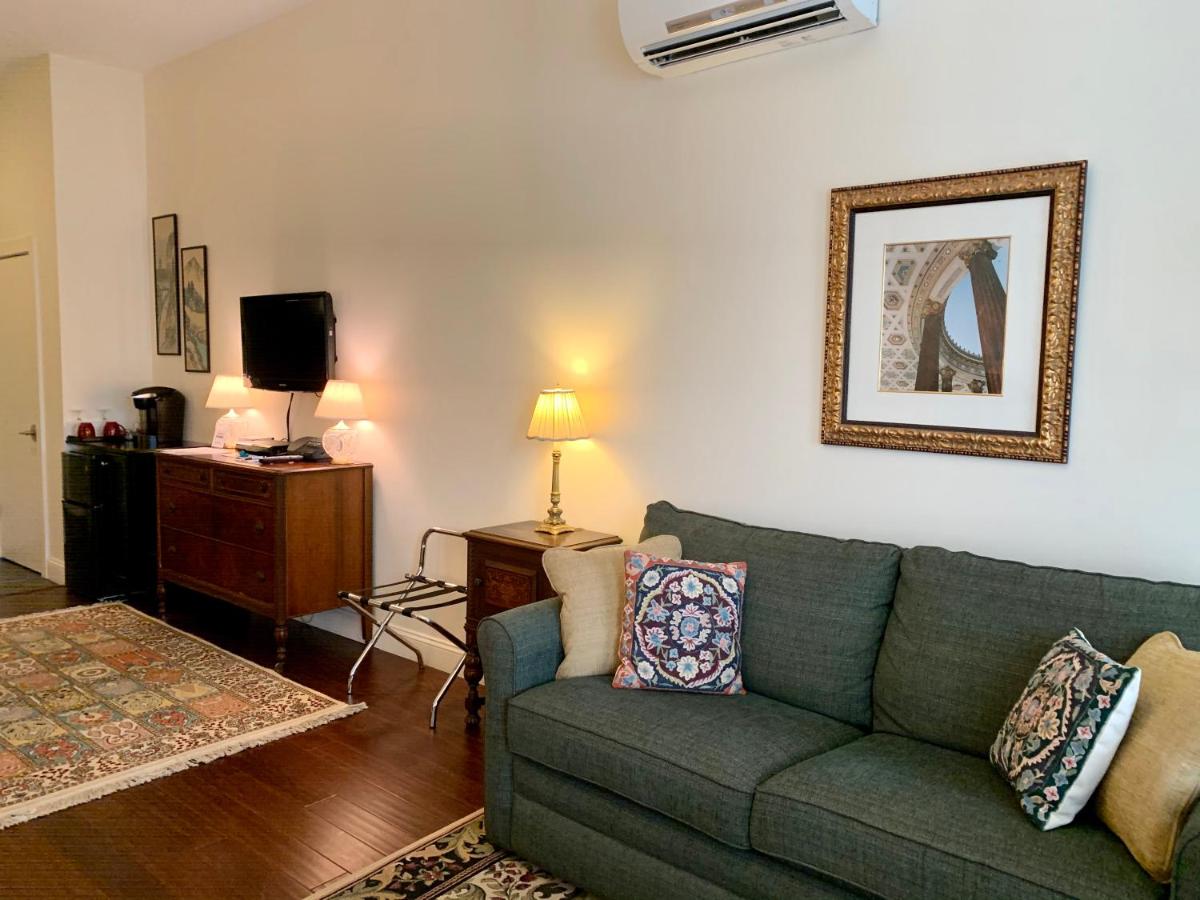 Deluxe Suite photo 2