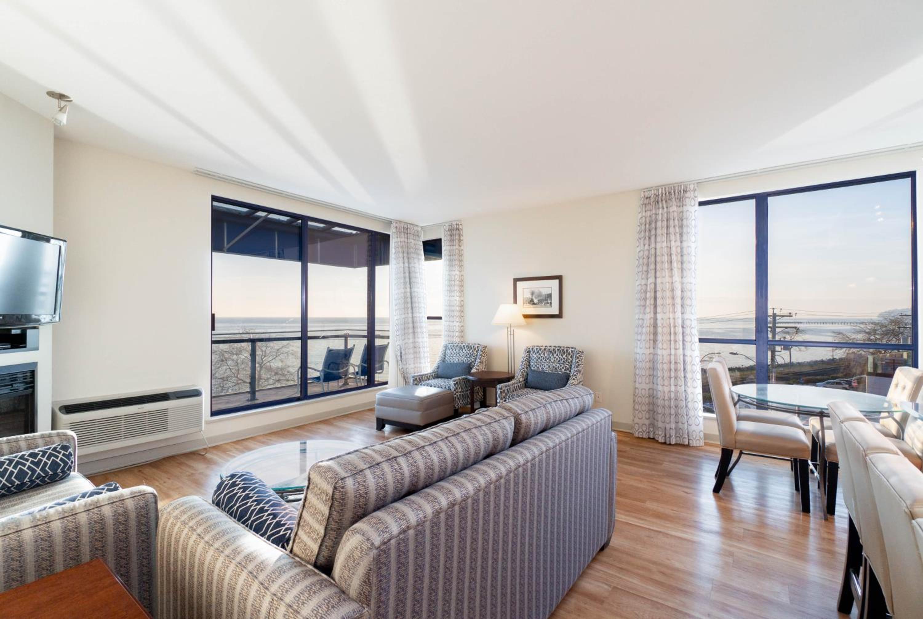 One-Bedroom Suite with Spa Bath - Photo 6