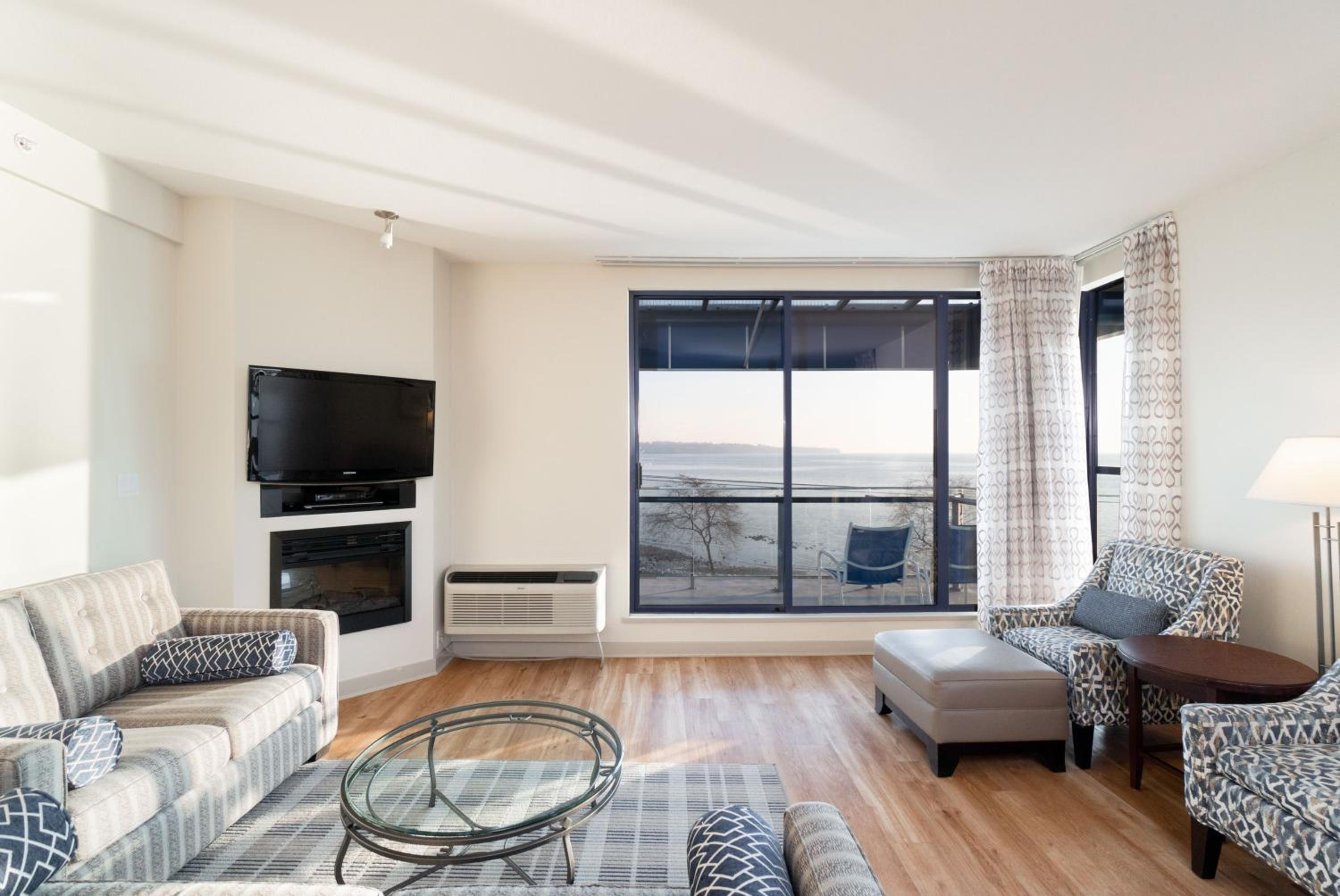 One-Bedroom Suite with Spa Bath - Photo 7