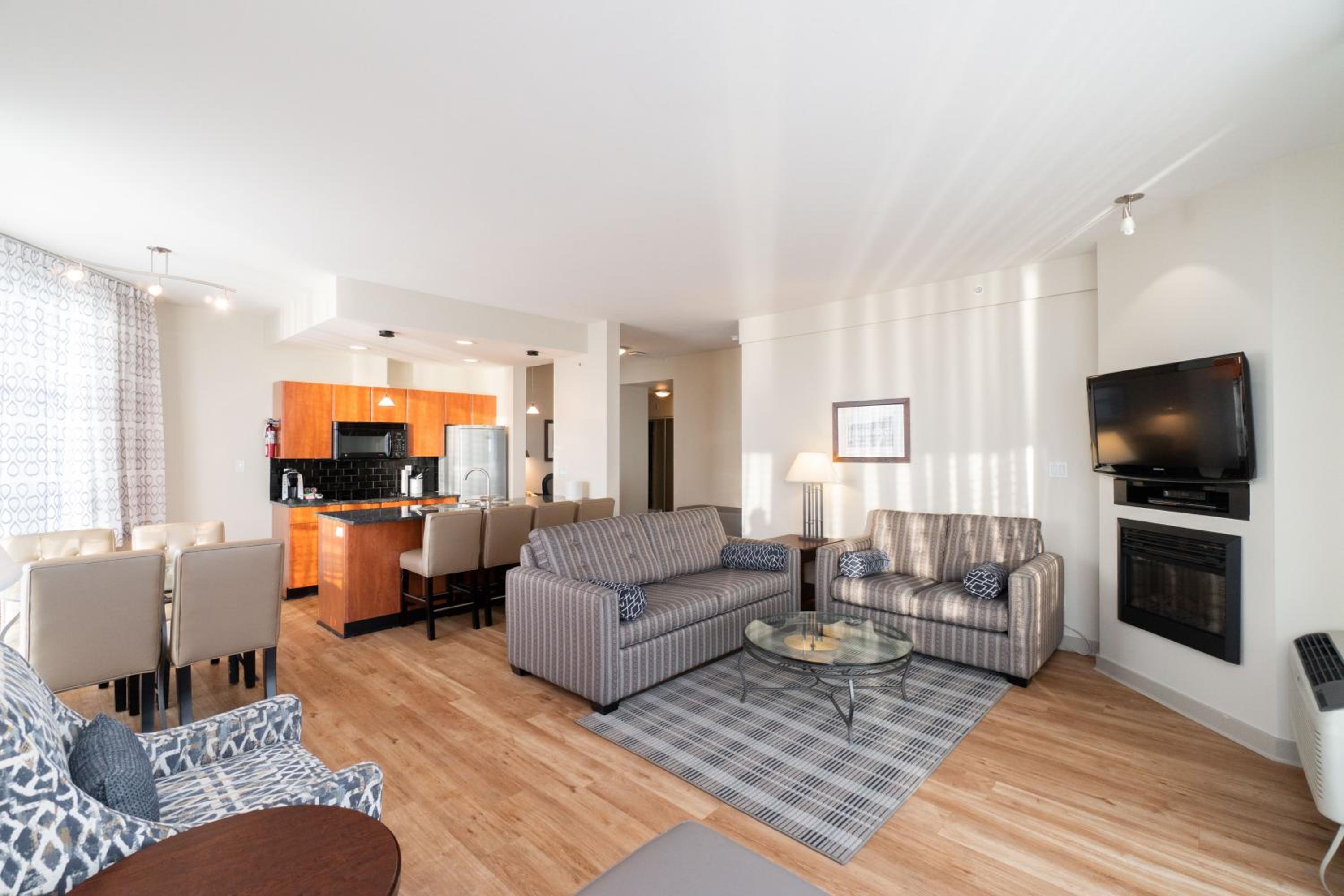 One-Bedroom Suite with Spa Bath - Photo 1