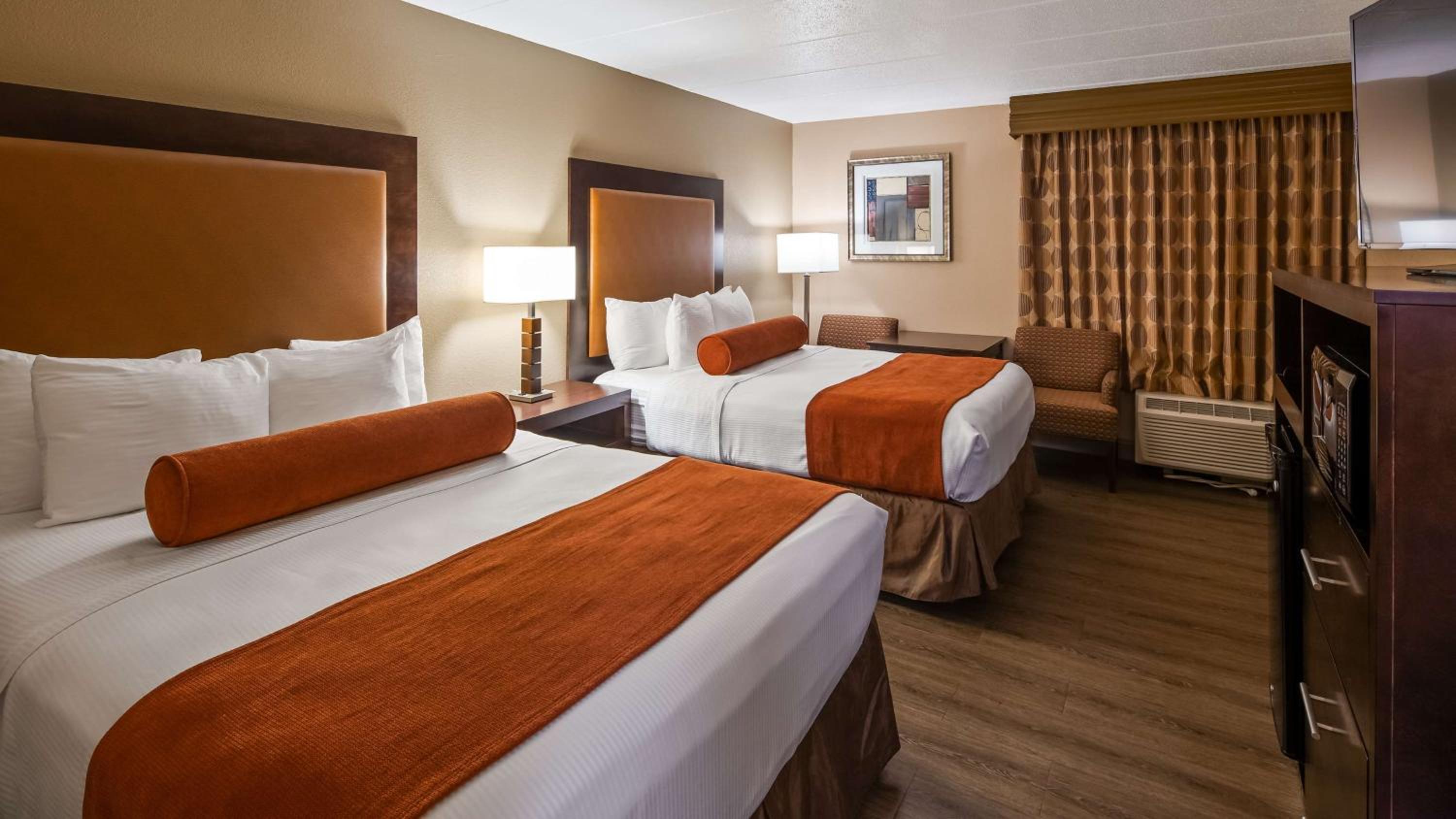 Queen Room with Two Queen Beds - Non-Smoking photo 1