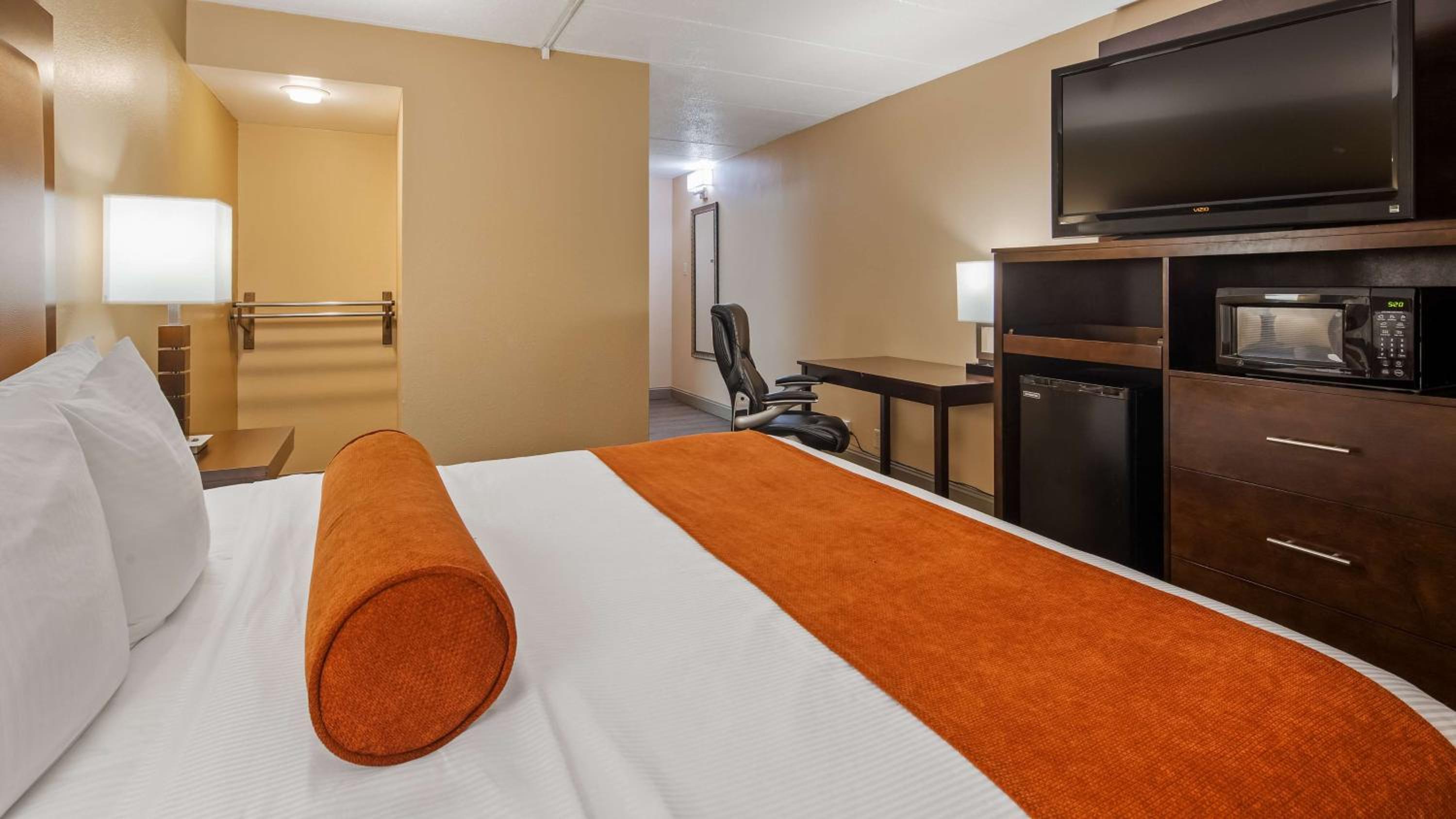 King Room - Disability Access photo 2
