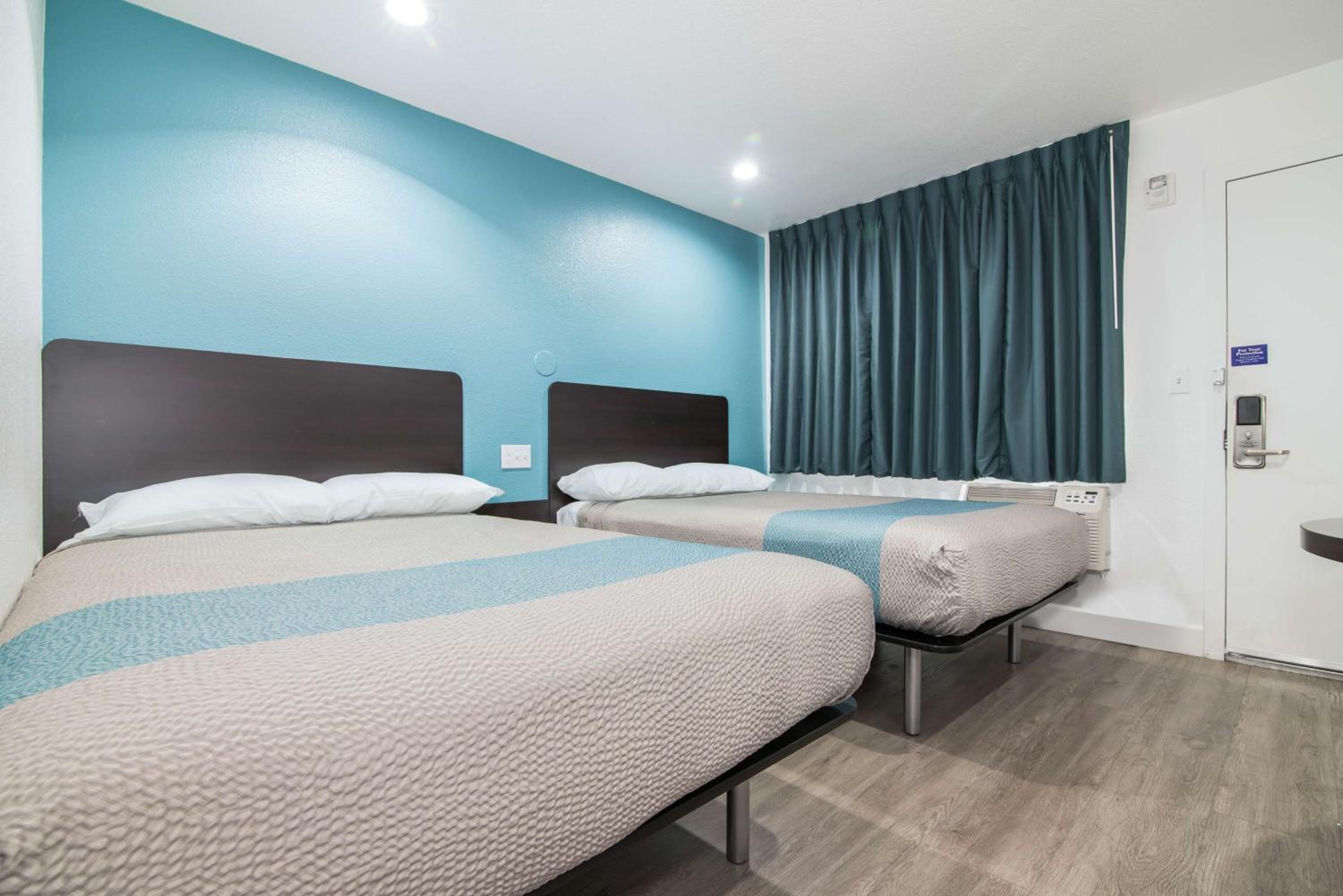 Deluxe Quadruple Room - Non-Smoking - Photo 3