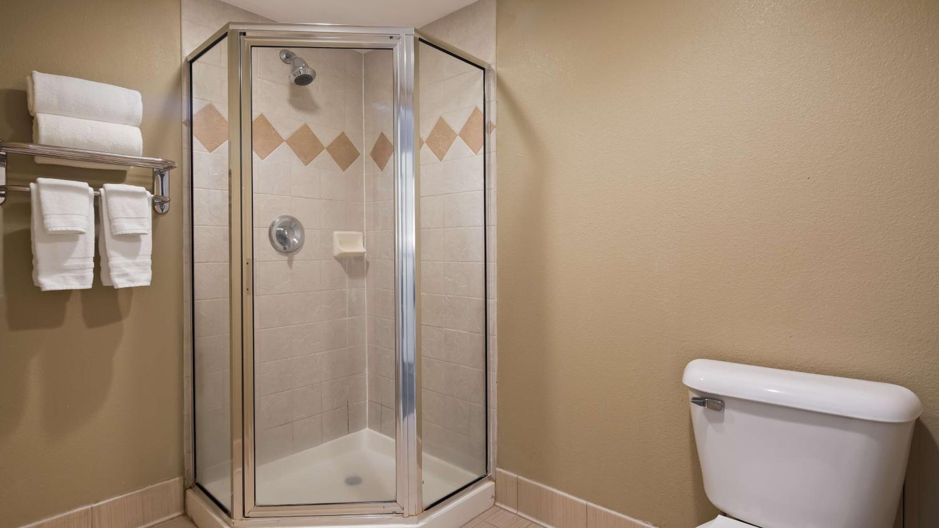 King Suite with Spa Bath - Non-Smoking photo 2