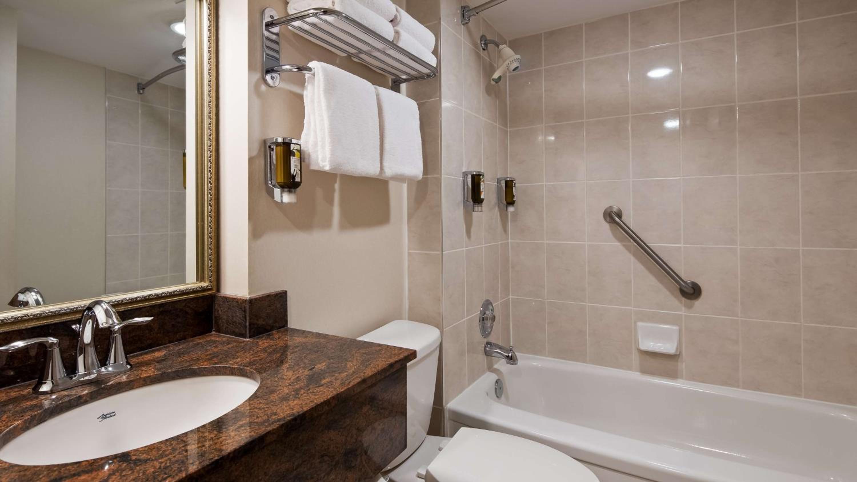 Queen Room With Kitchenette - Non-Smoking