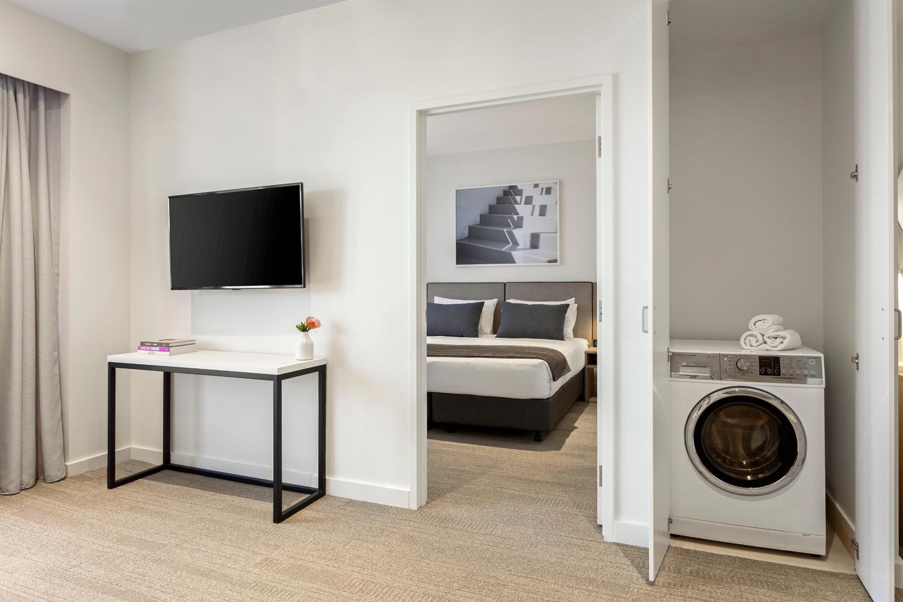 One-Bedroom Apartment thumbnail 5