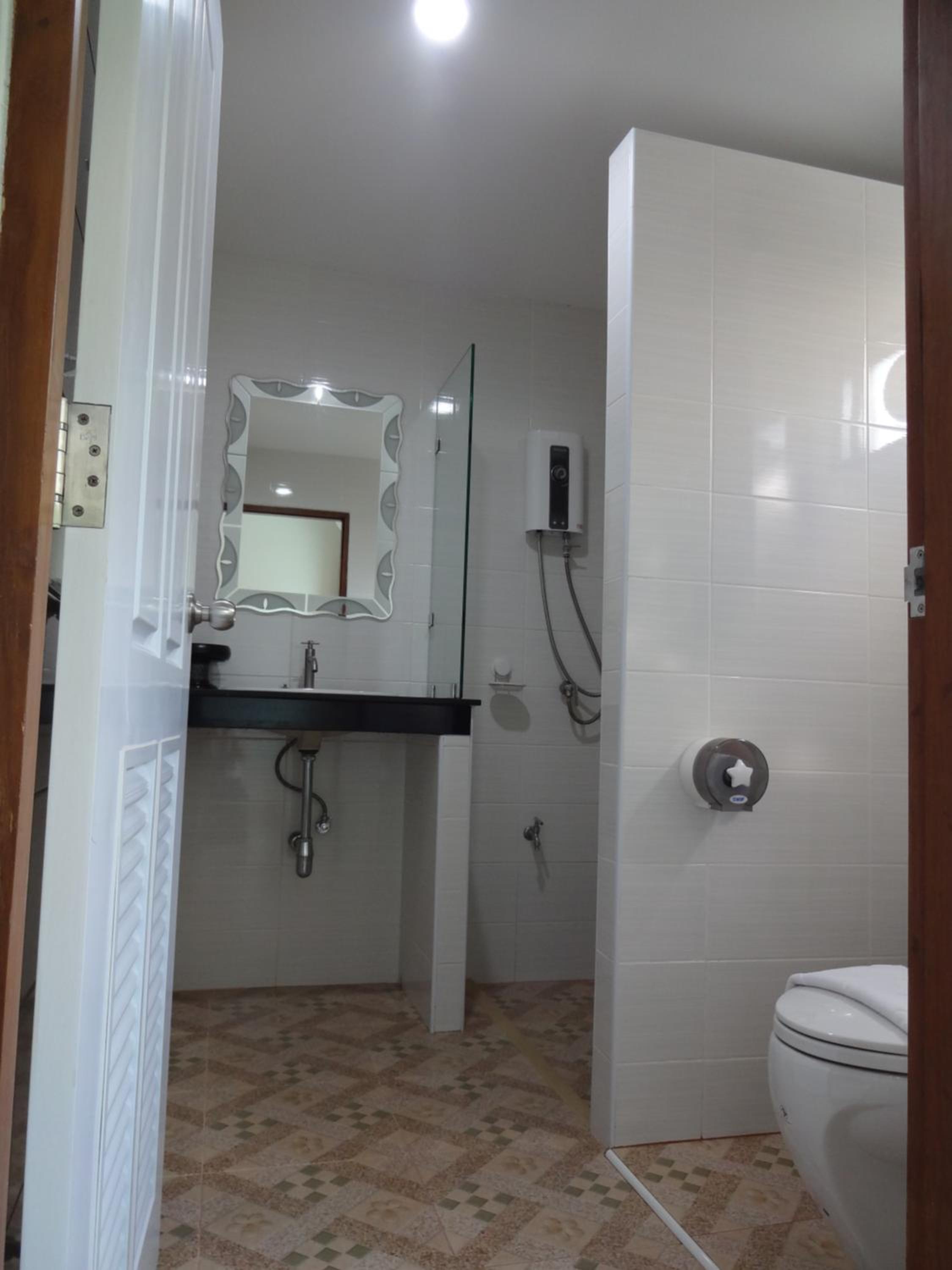 Standard Twin Room- Upper Floor - Photo 17