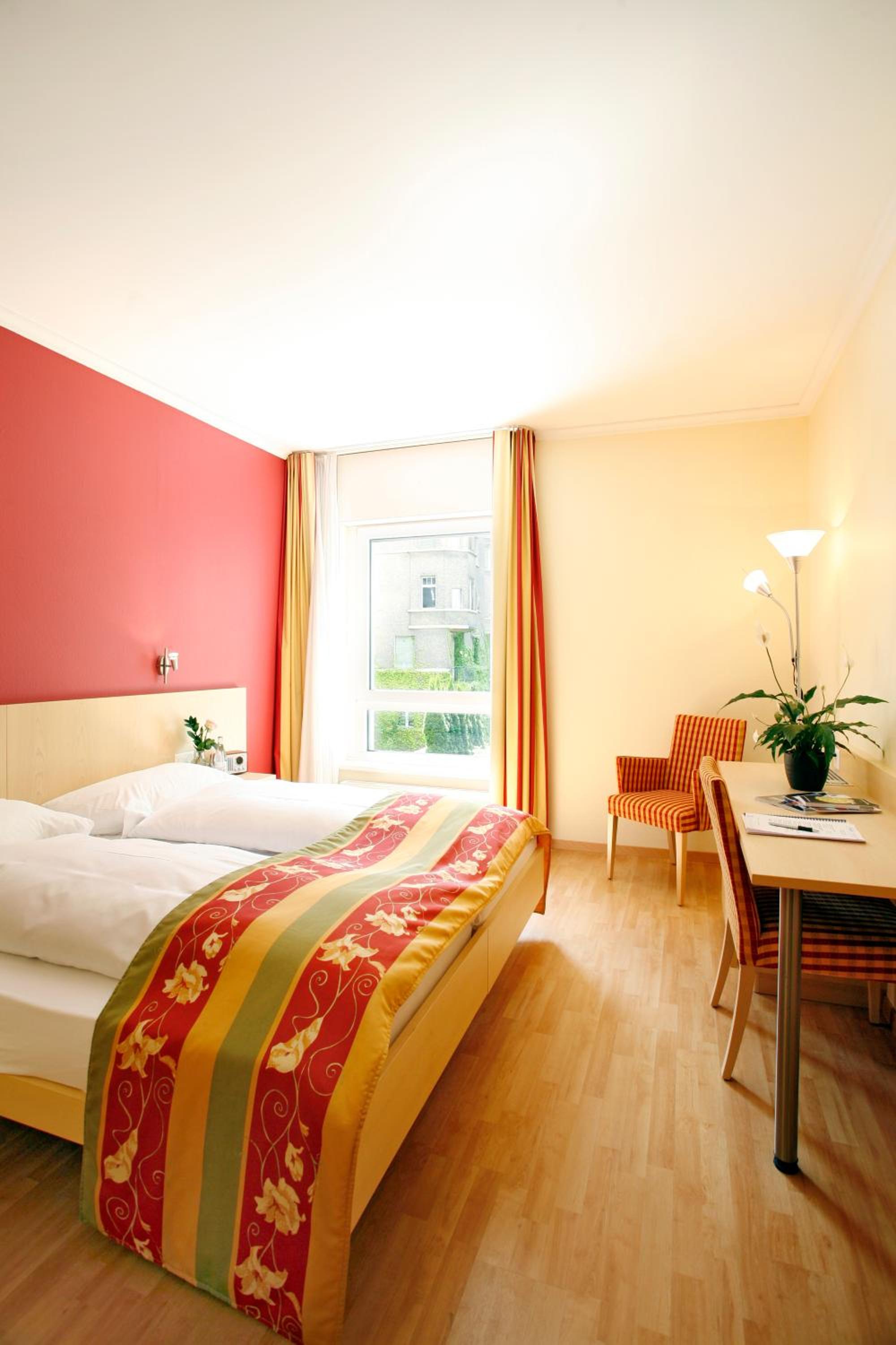Standard Double Room - Photo 2