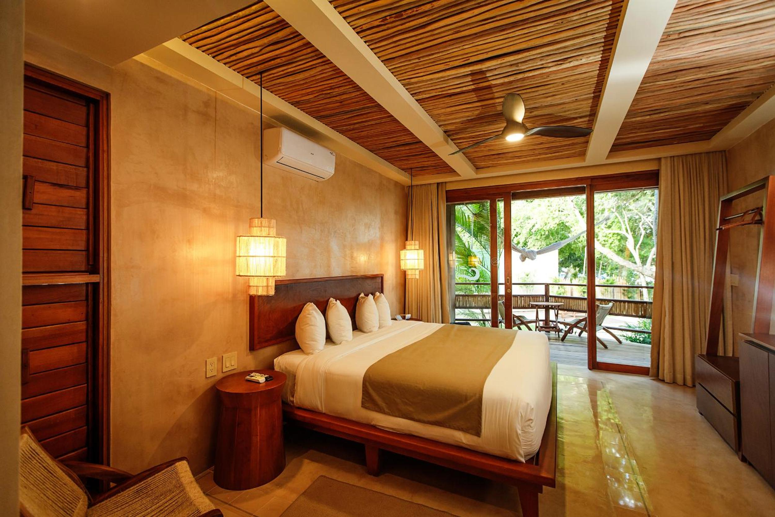 King Room with Lake View photo 2