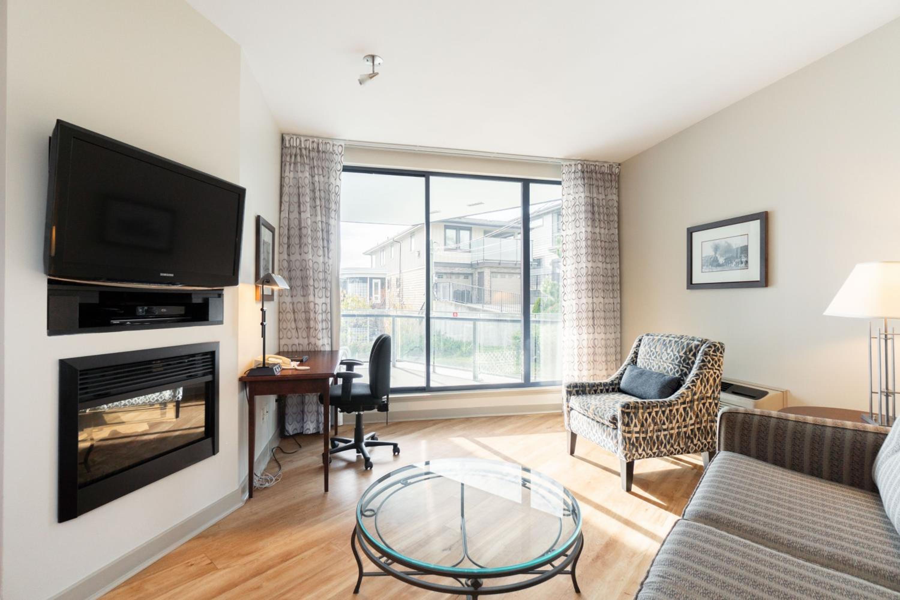 One-Bedroom Suite - Photo 1