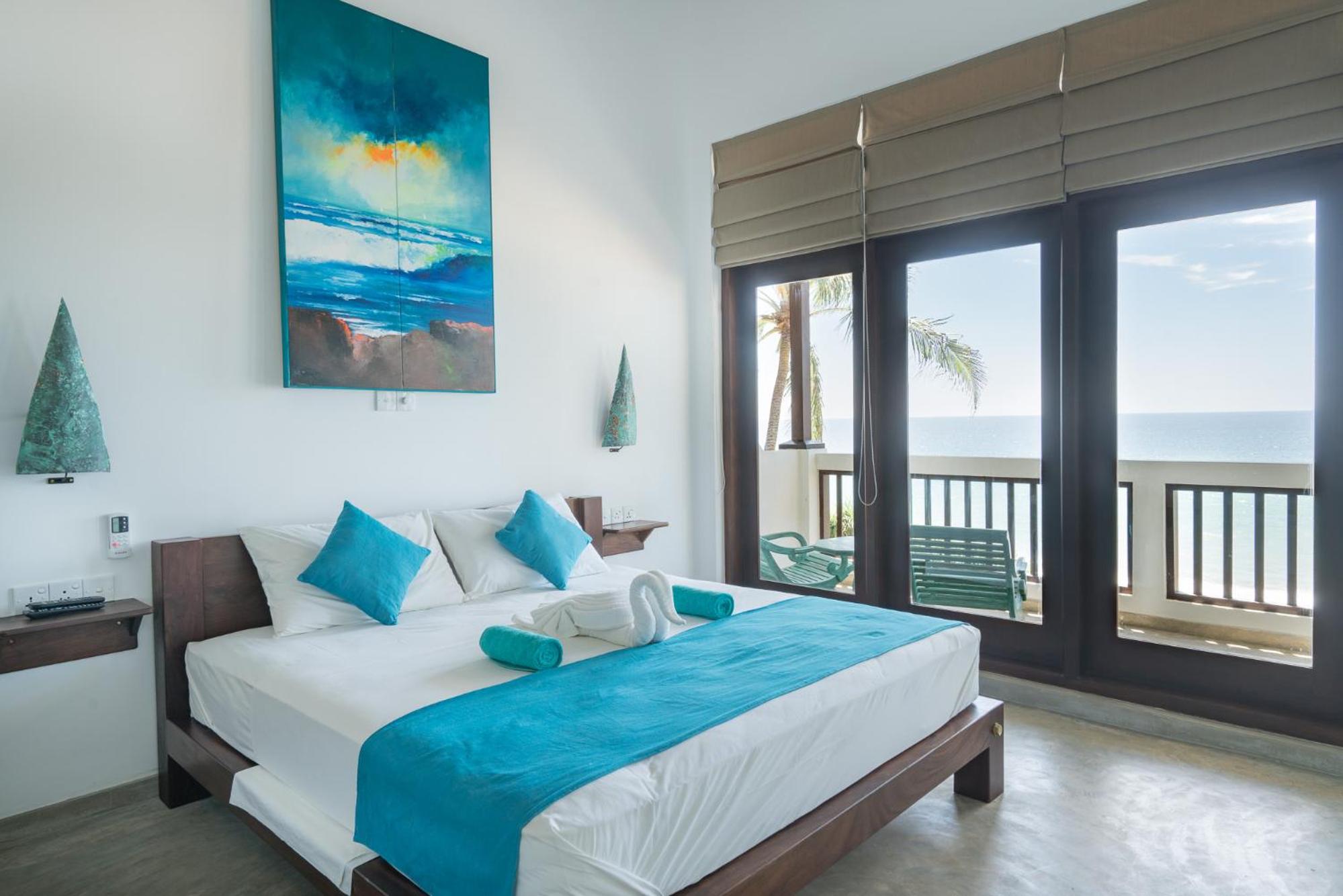 Double Room with Balcony and Sea View - Photo 1