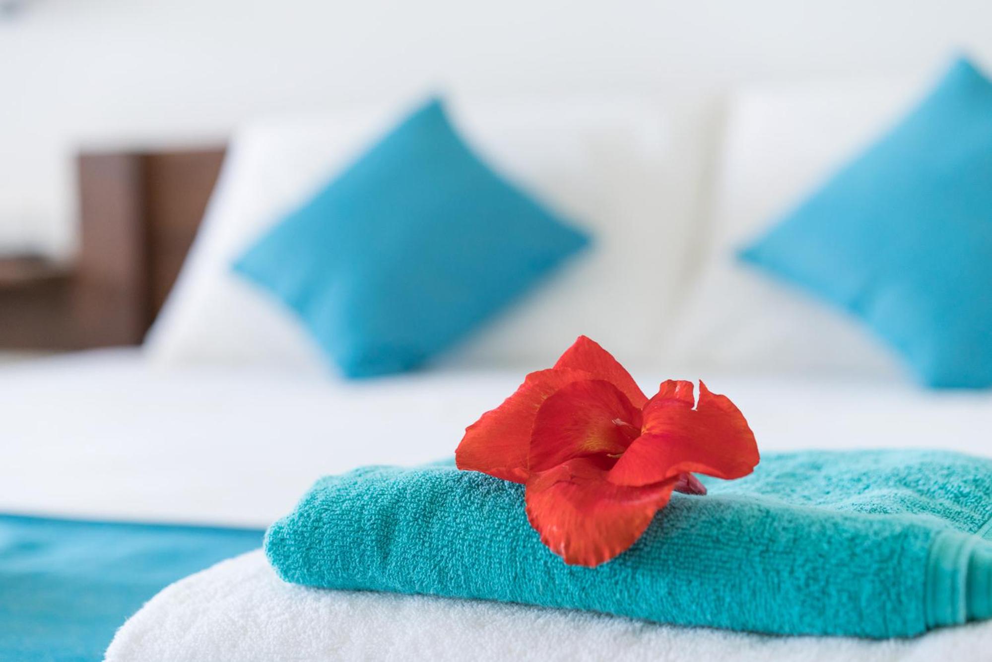 Double Room with Balcony and Sea View - Photo 6
