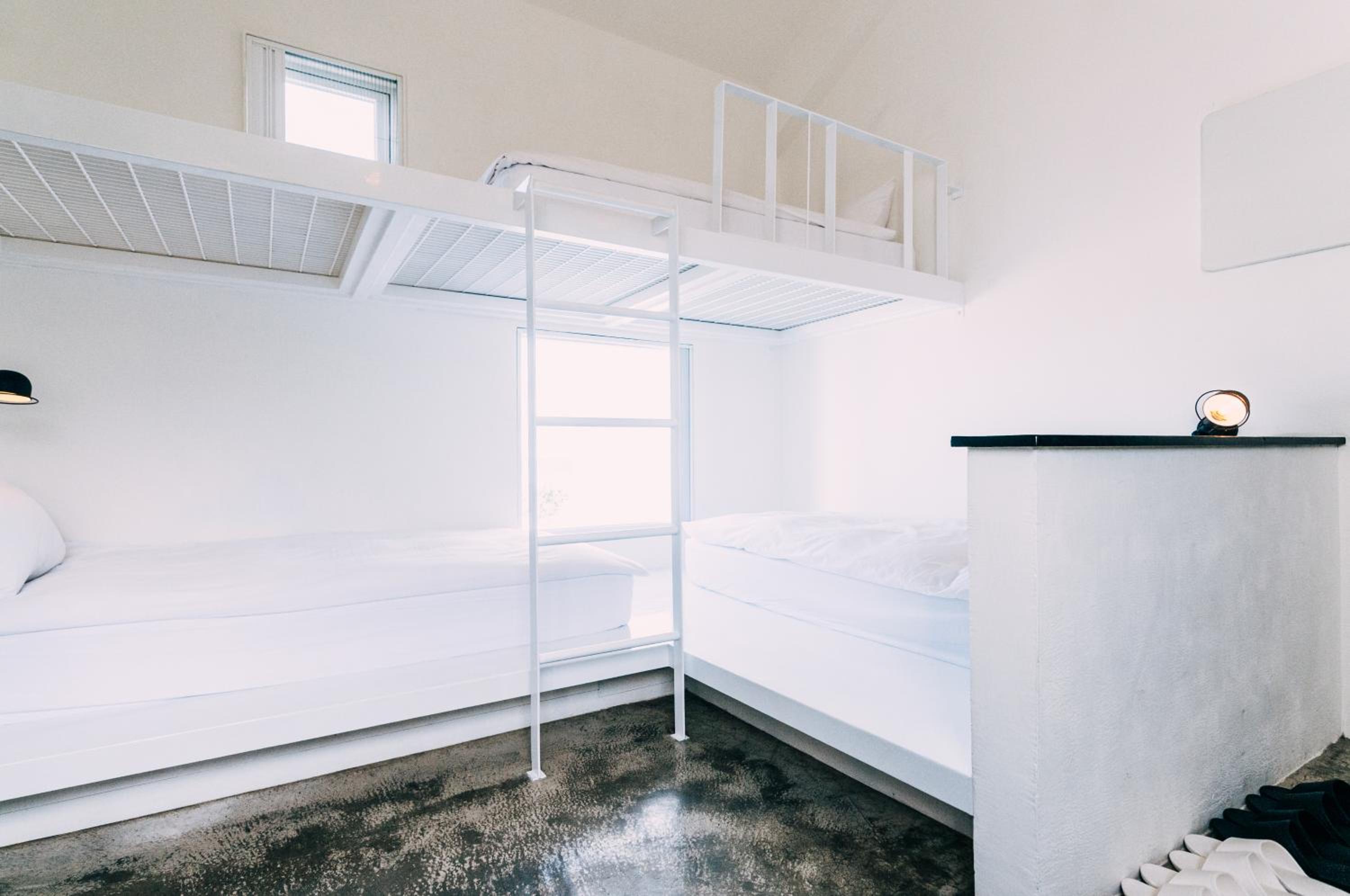 Standard Quadruple Room - Photo 12