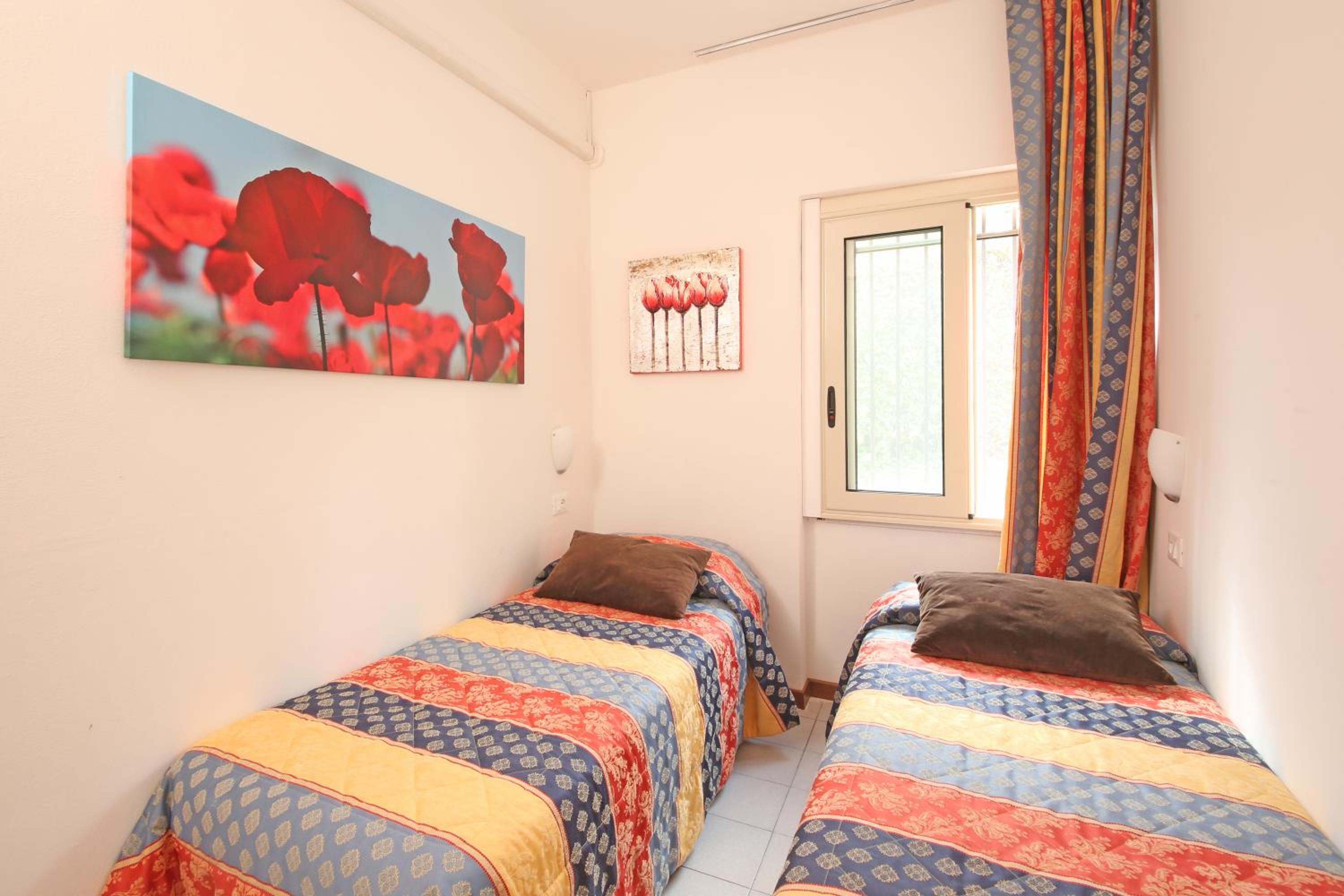Two-Bedroom Apartment (4-6 Adults) photo 2