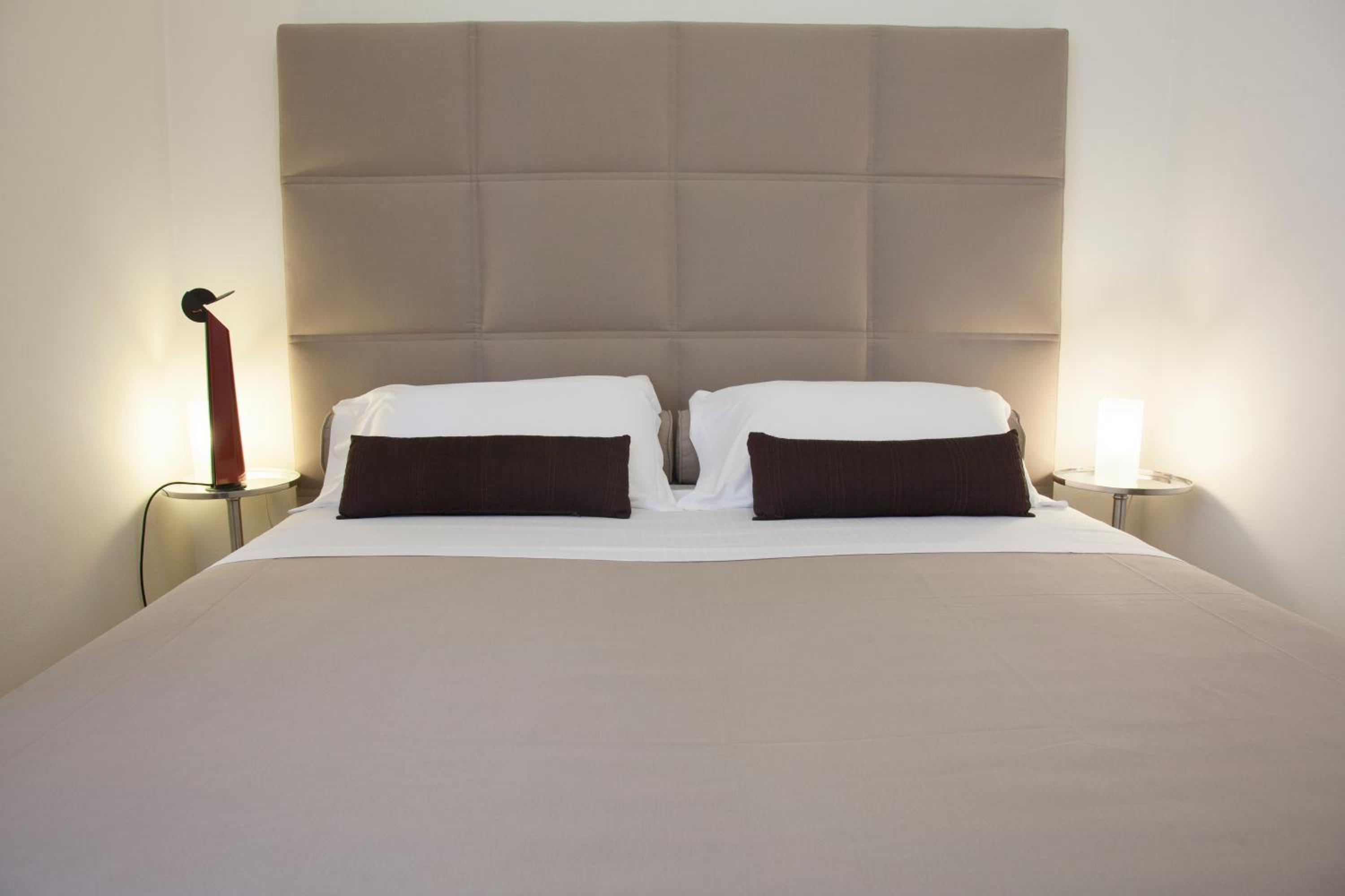 Deluxe Suite - Photo 7