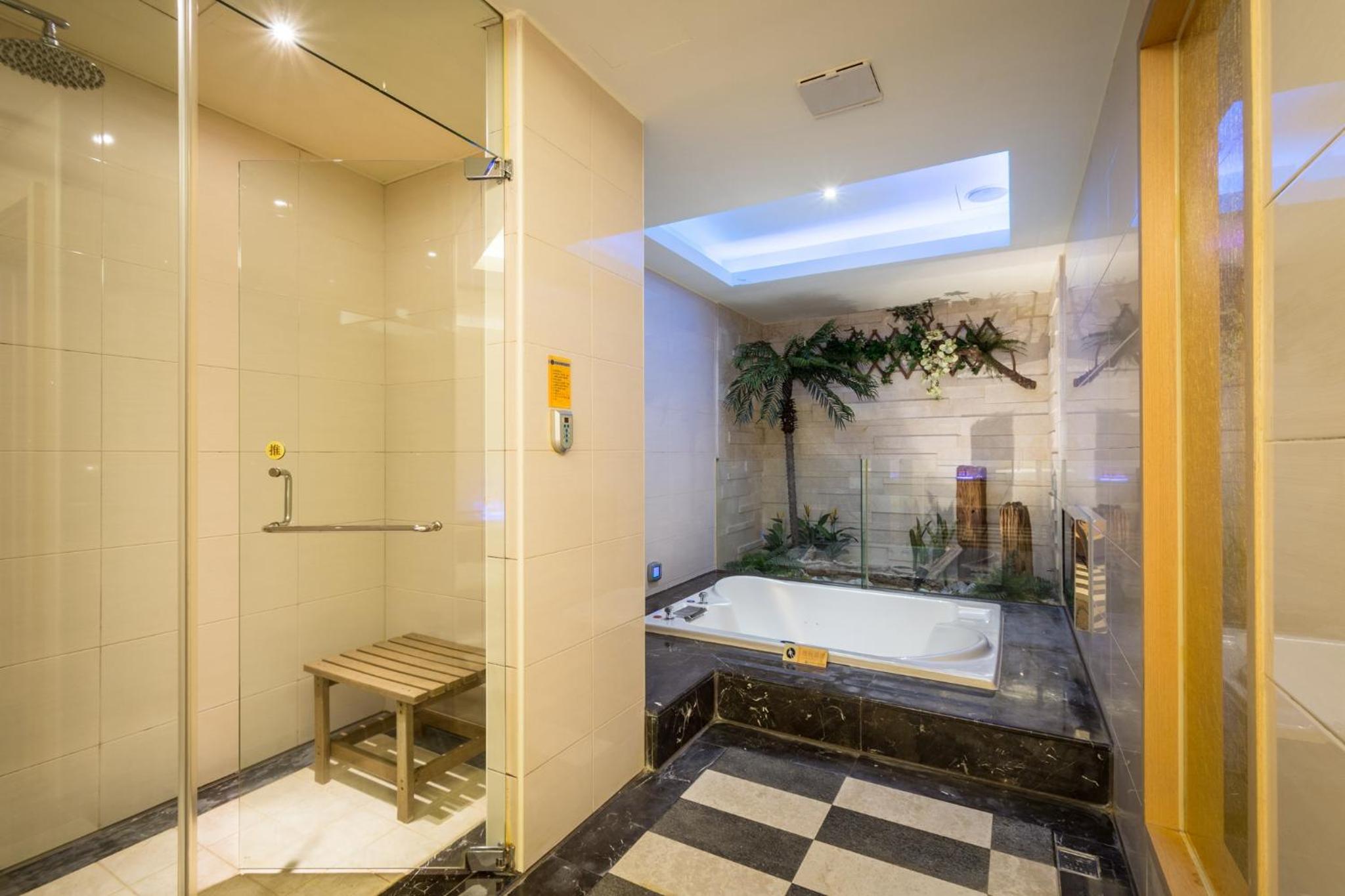 Deluxe Double Room - Check-in after 20:00 - Photo 29