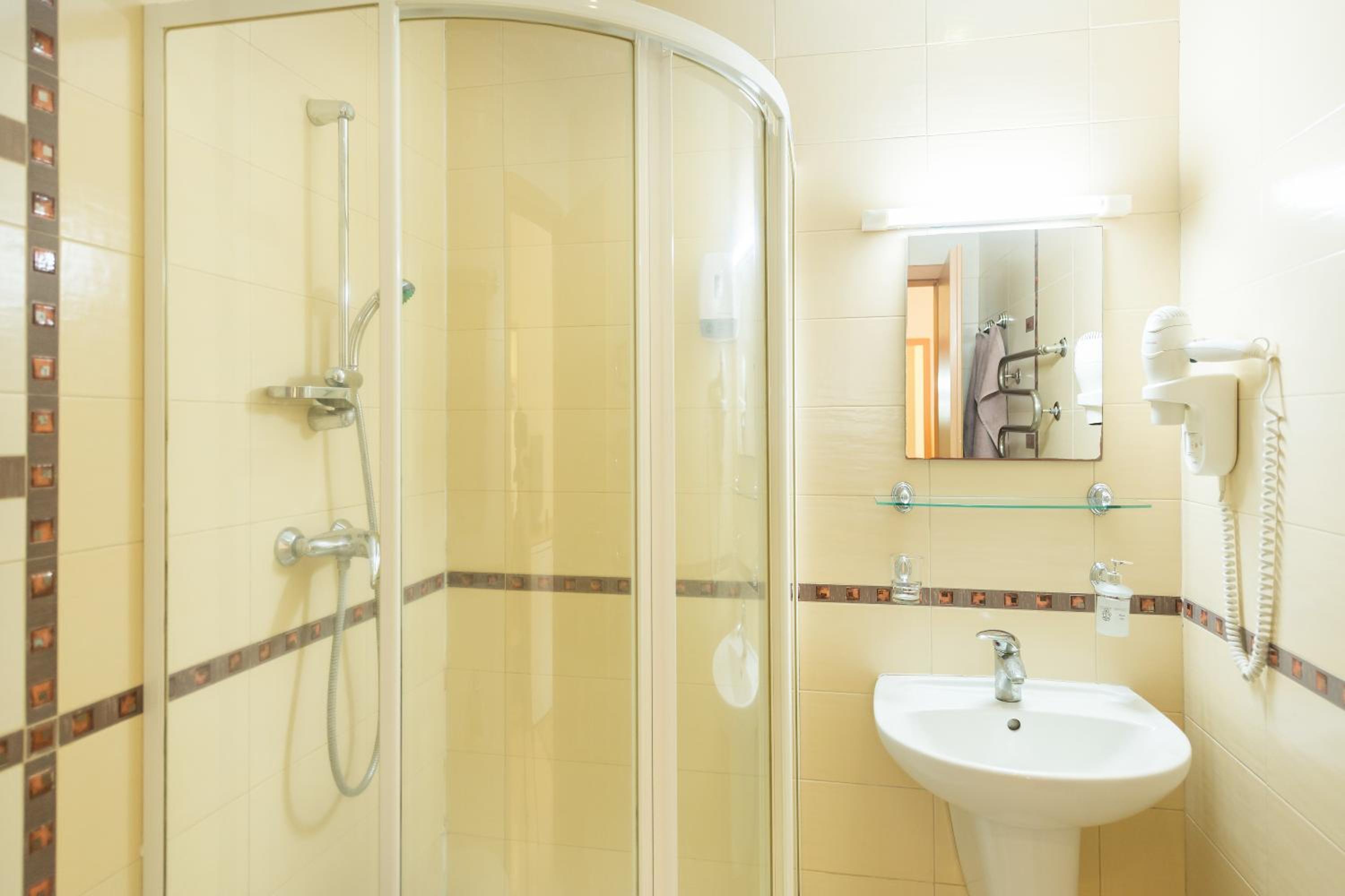 Standard Double or Twin Room photo 3