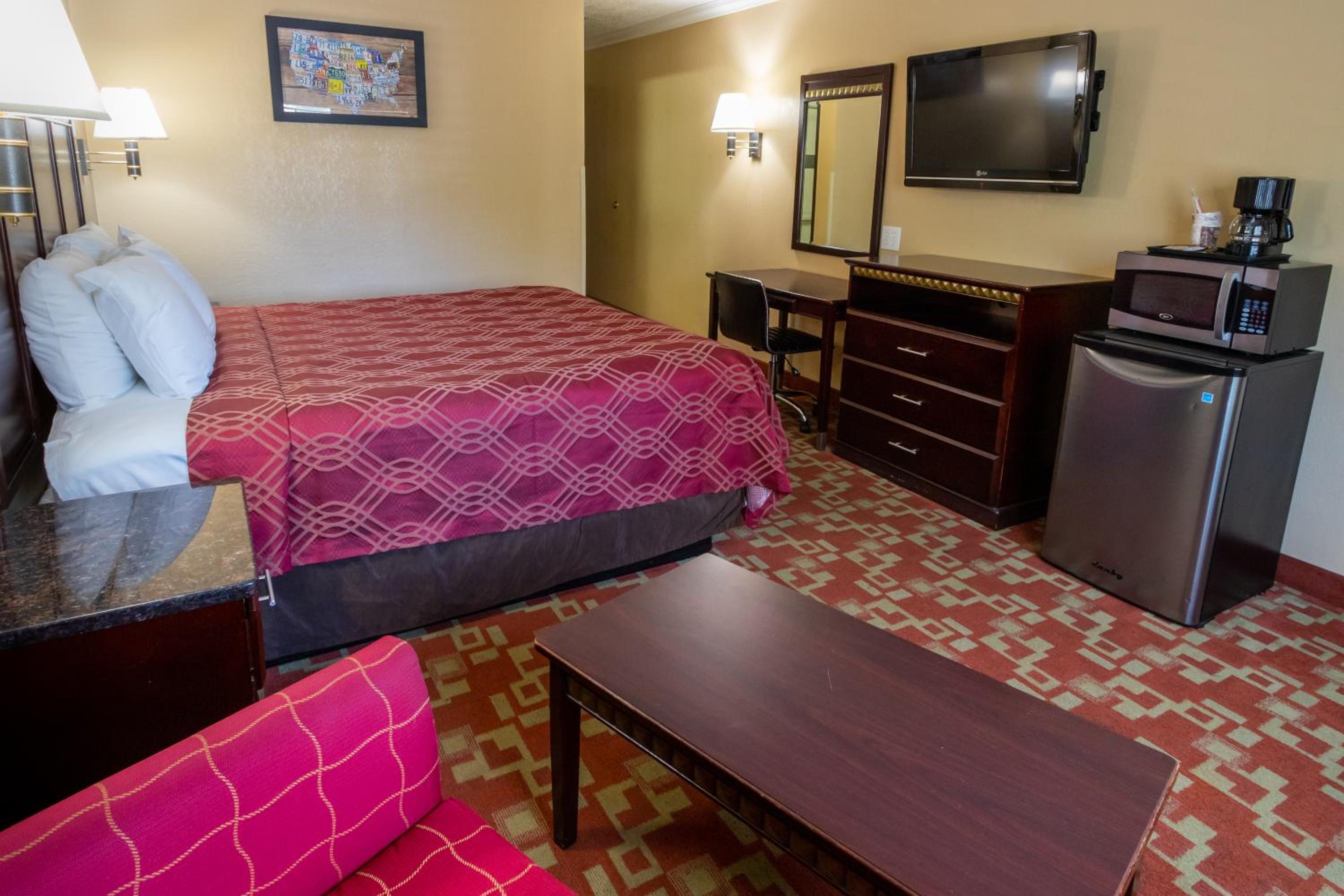 King Room - Non-Smoking - Photo 3