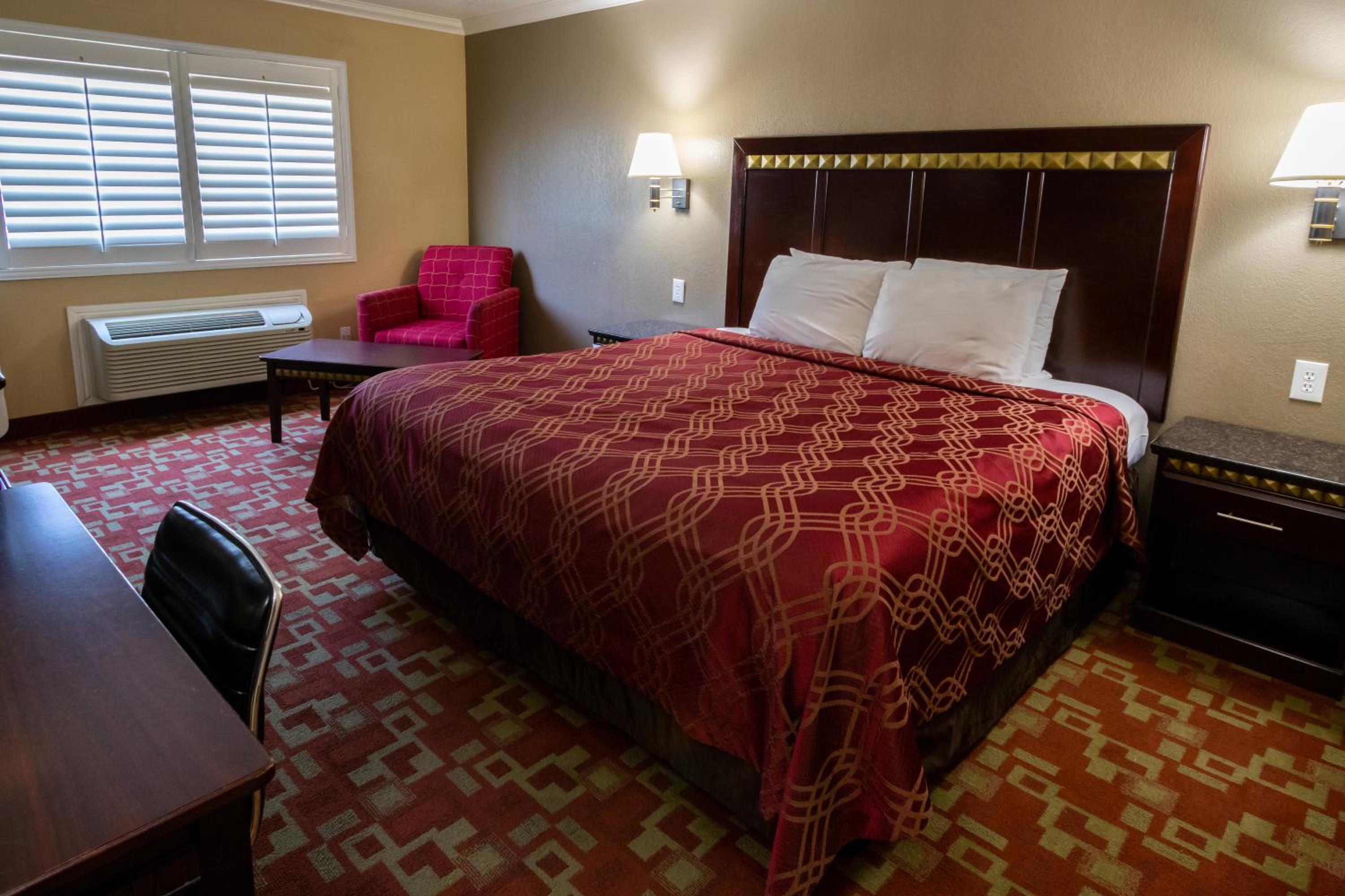 King Room - Non-Smoking - Photo 1