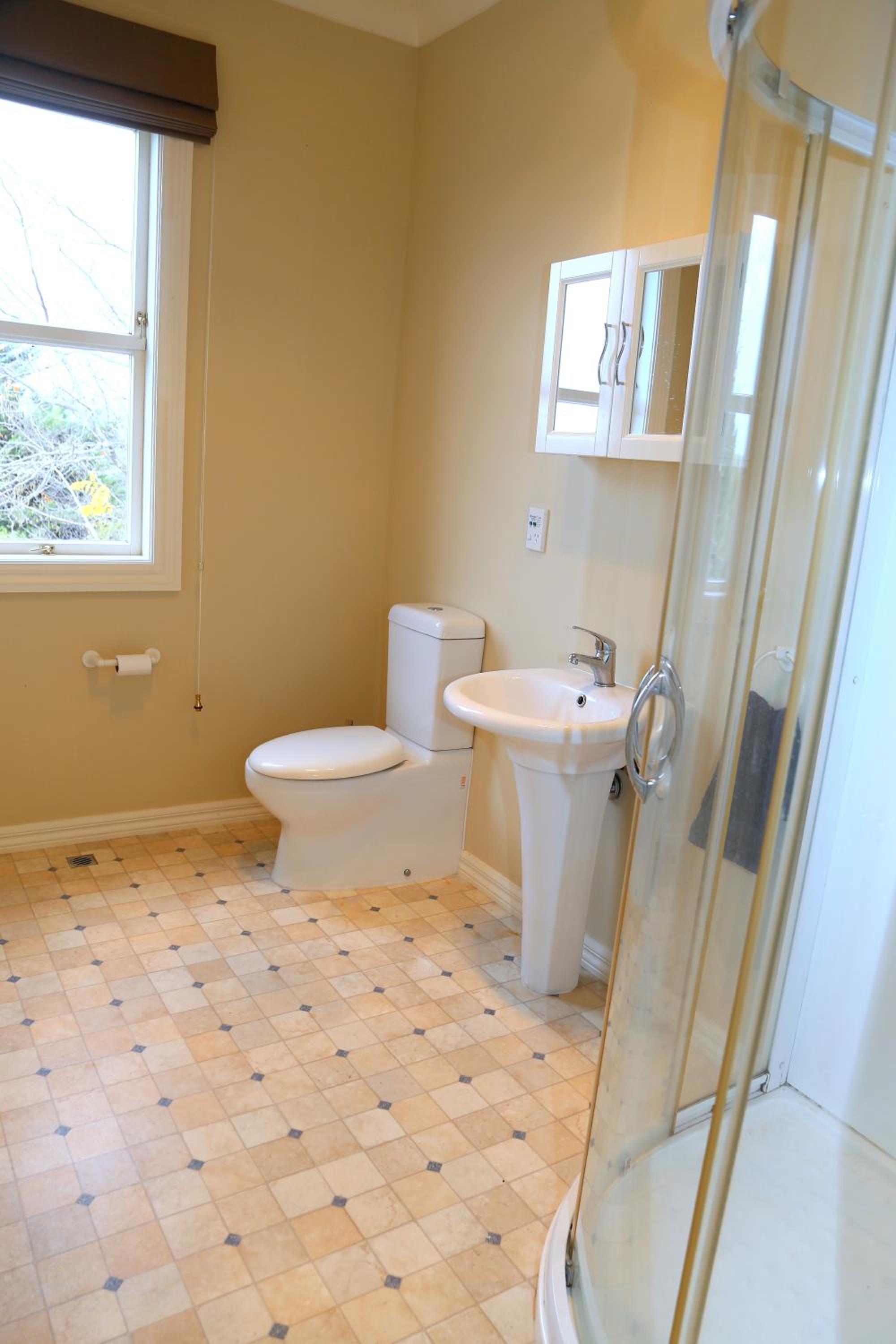 Double Room with Private Bathroom - Photo 3