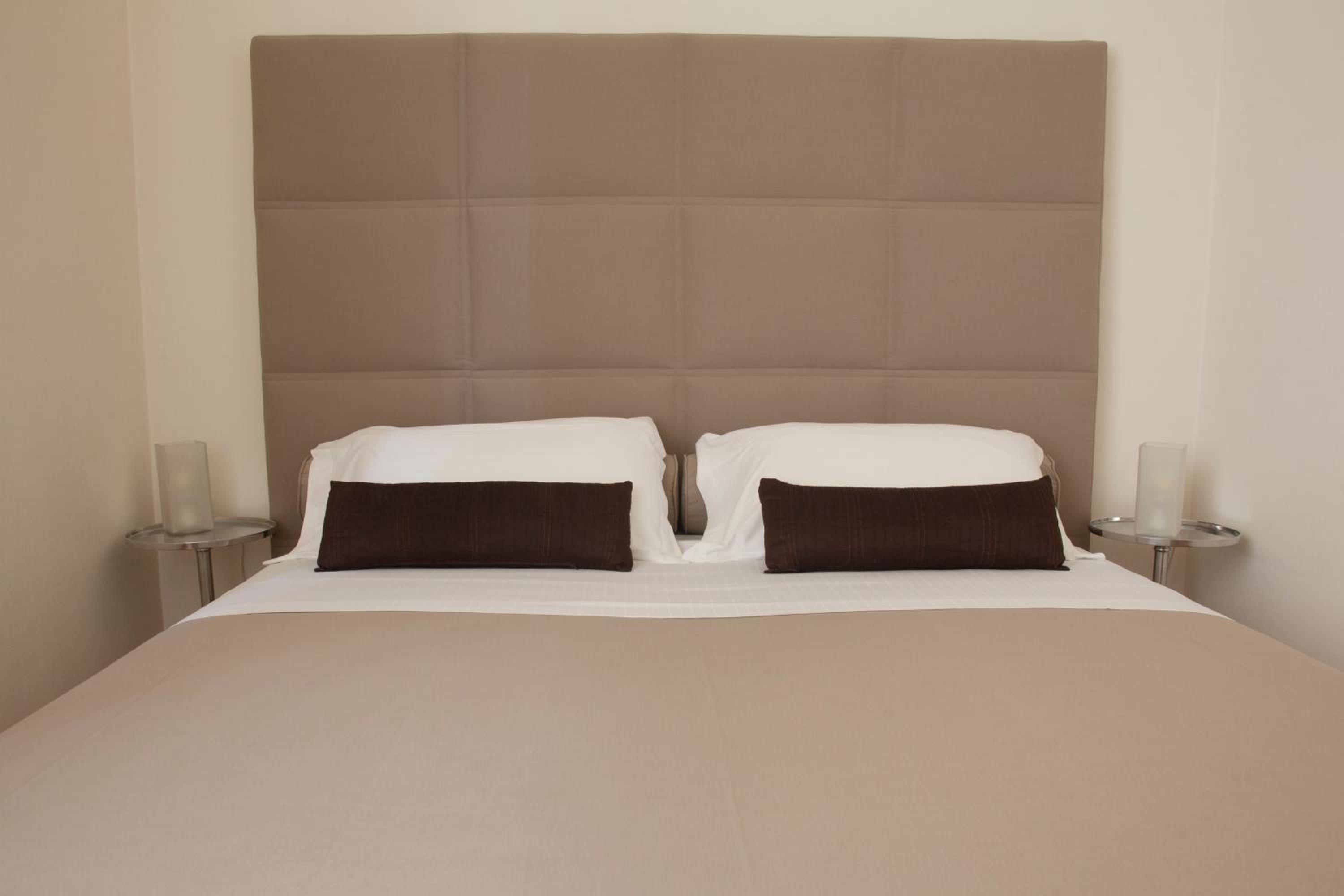 Deluxe Suite - Photo 9