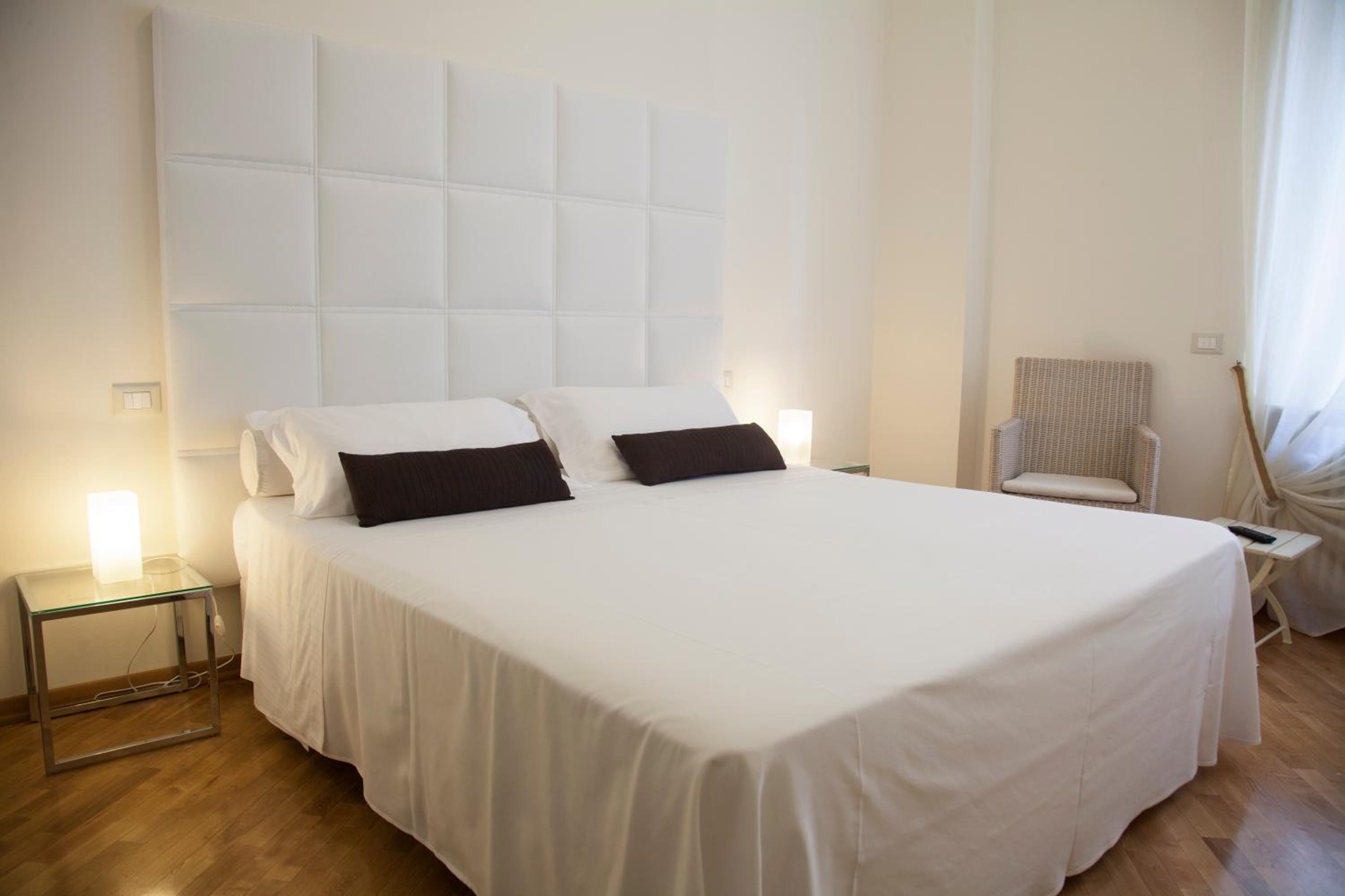 Deluxe Suite - Photo 2