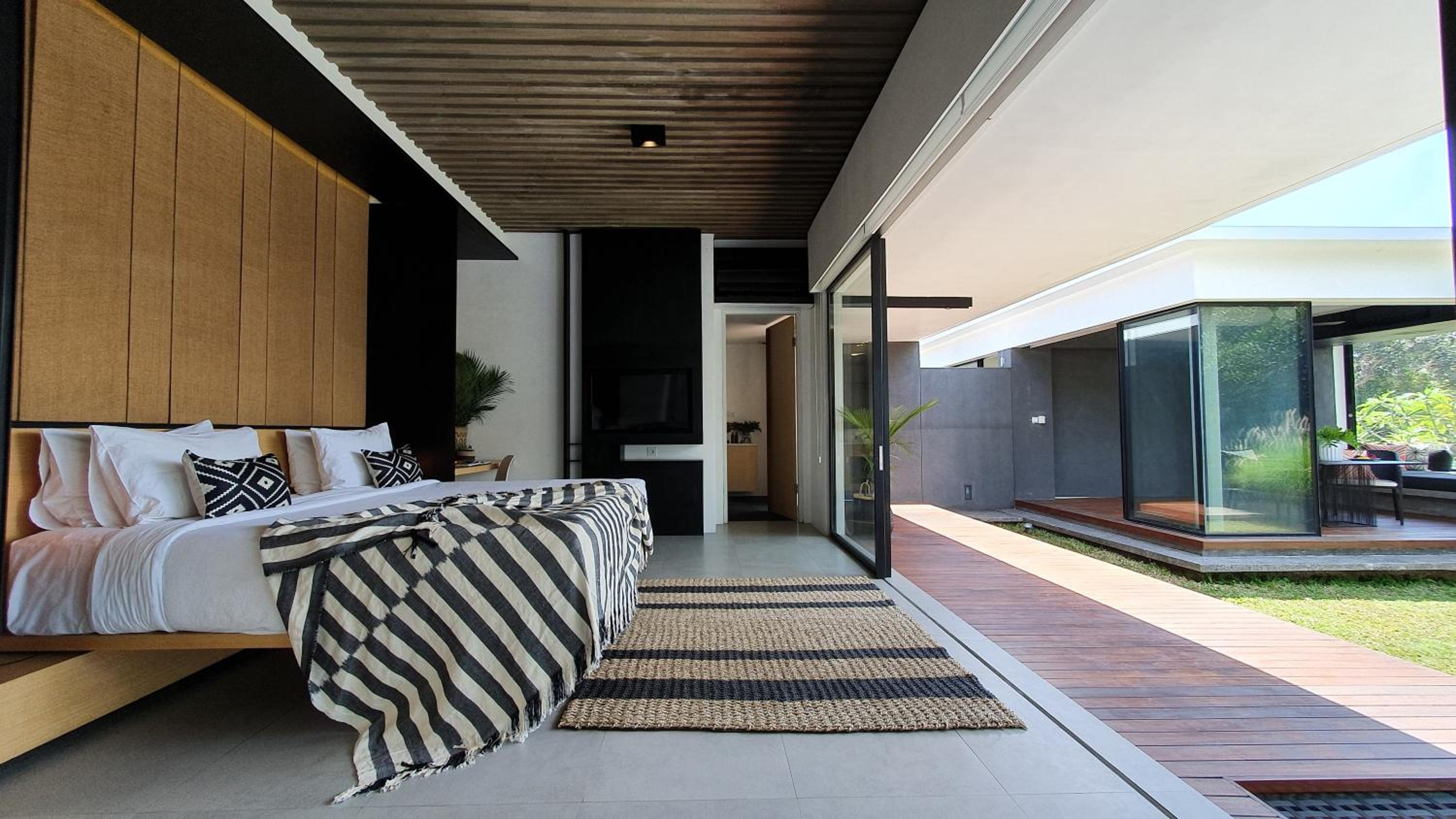 Two Bedroom Cabana Pool Villa - Chasing The Sunrise