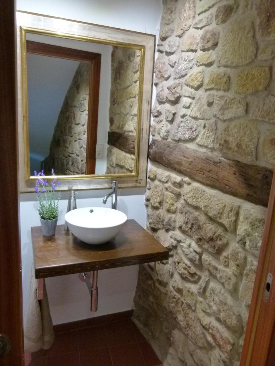 Eight-Bedroom House photo 2