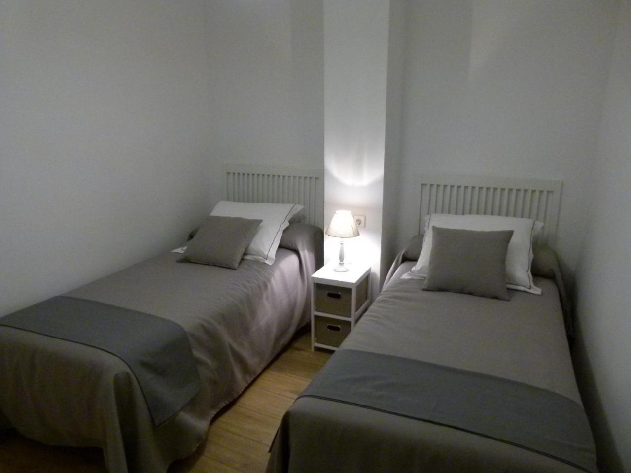 Eight-Bedroom House photo 3