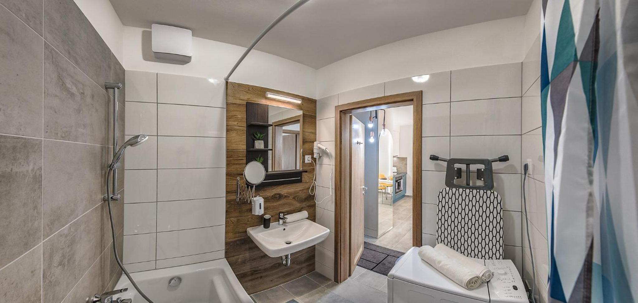 One-Bedroom Apartment - Photo 3