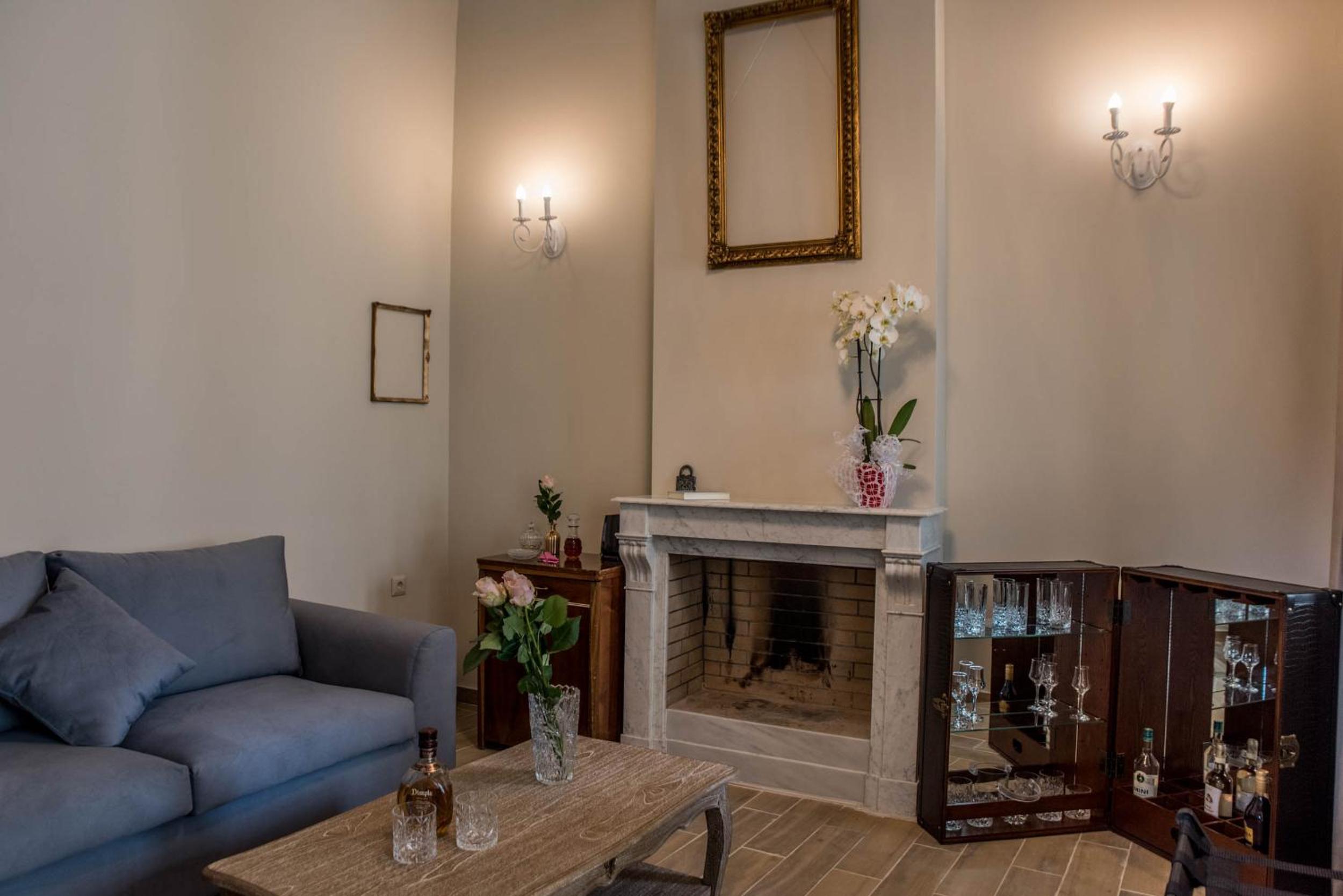 Deluxe Queen Suite