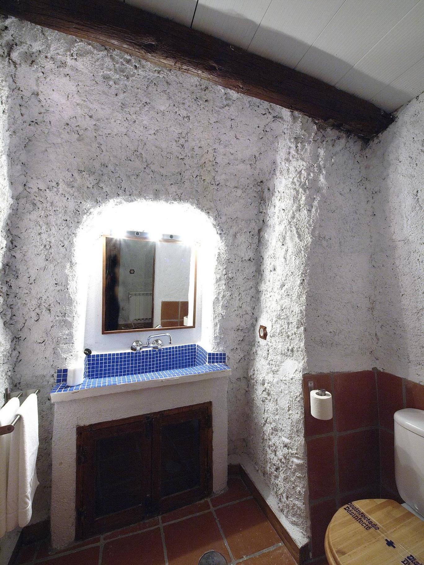One-Bedroom Apartment - Photo 13