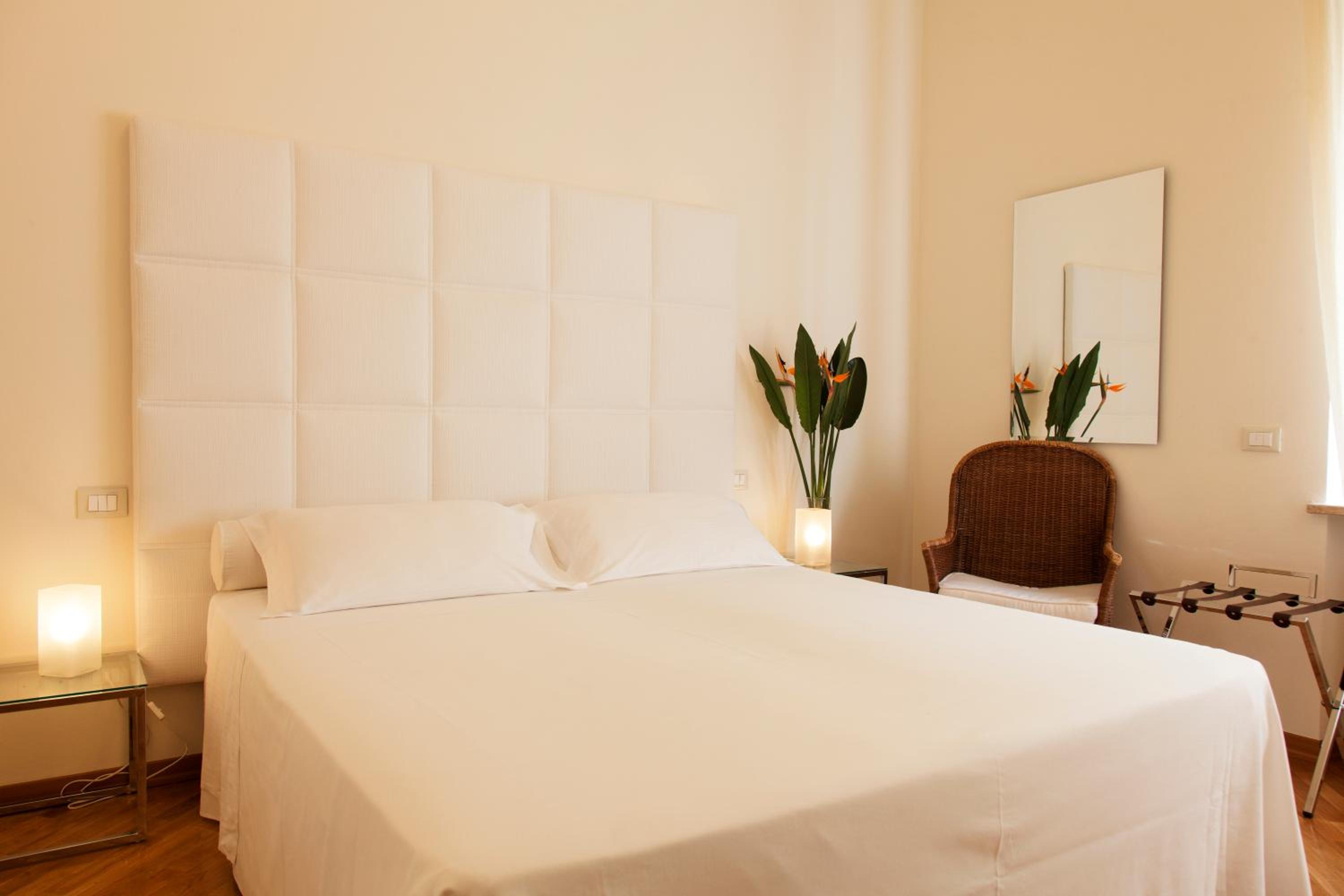 Deluxe Suite - Photo 11