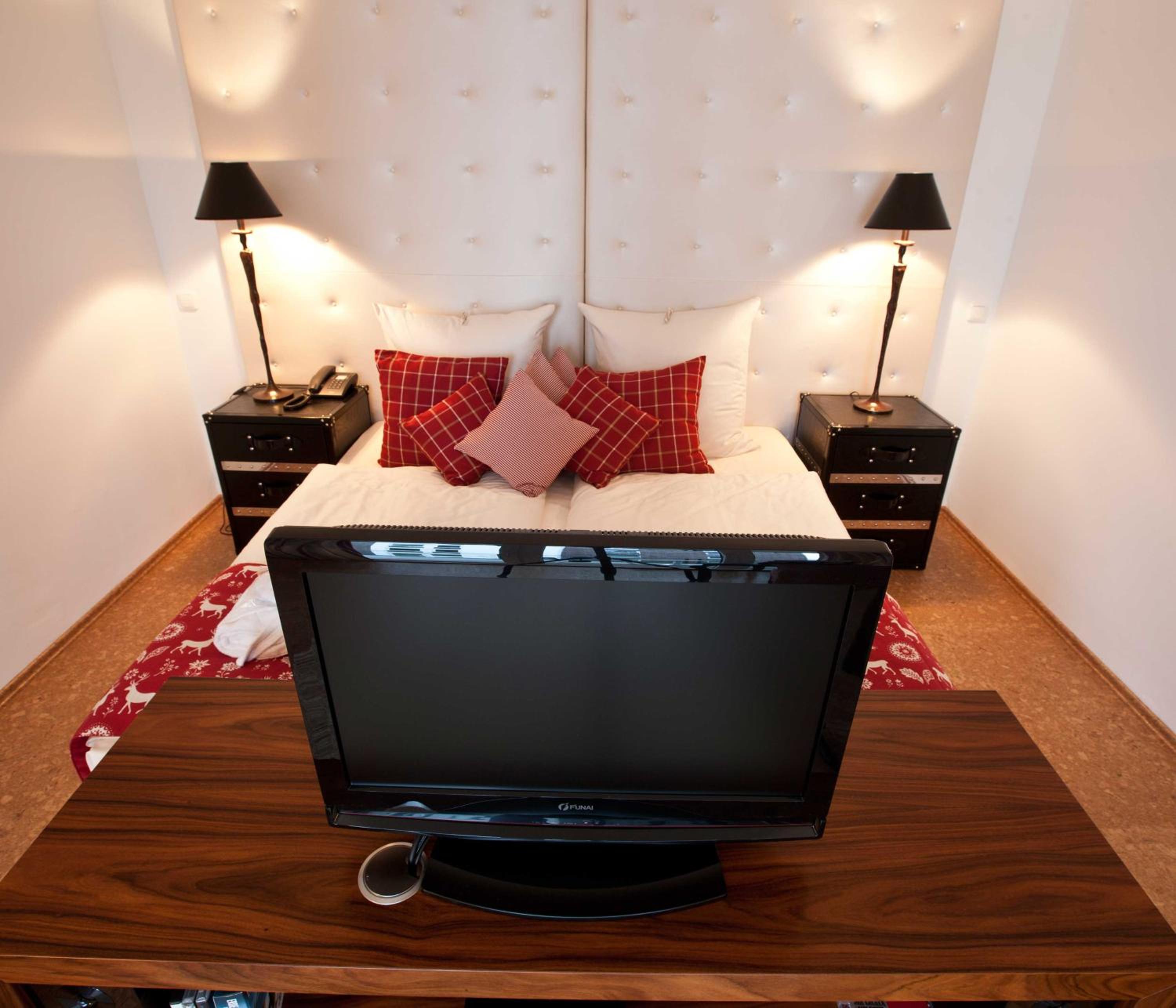 Suite with Whirlpool - Photo 3
