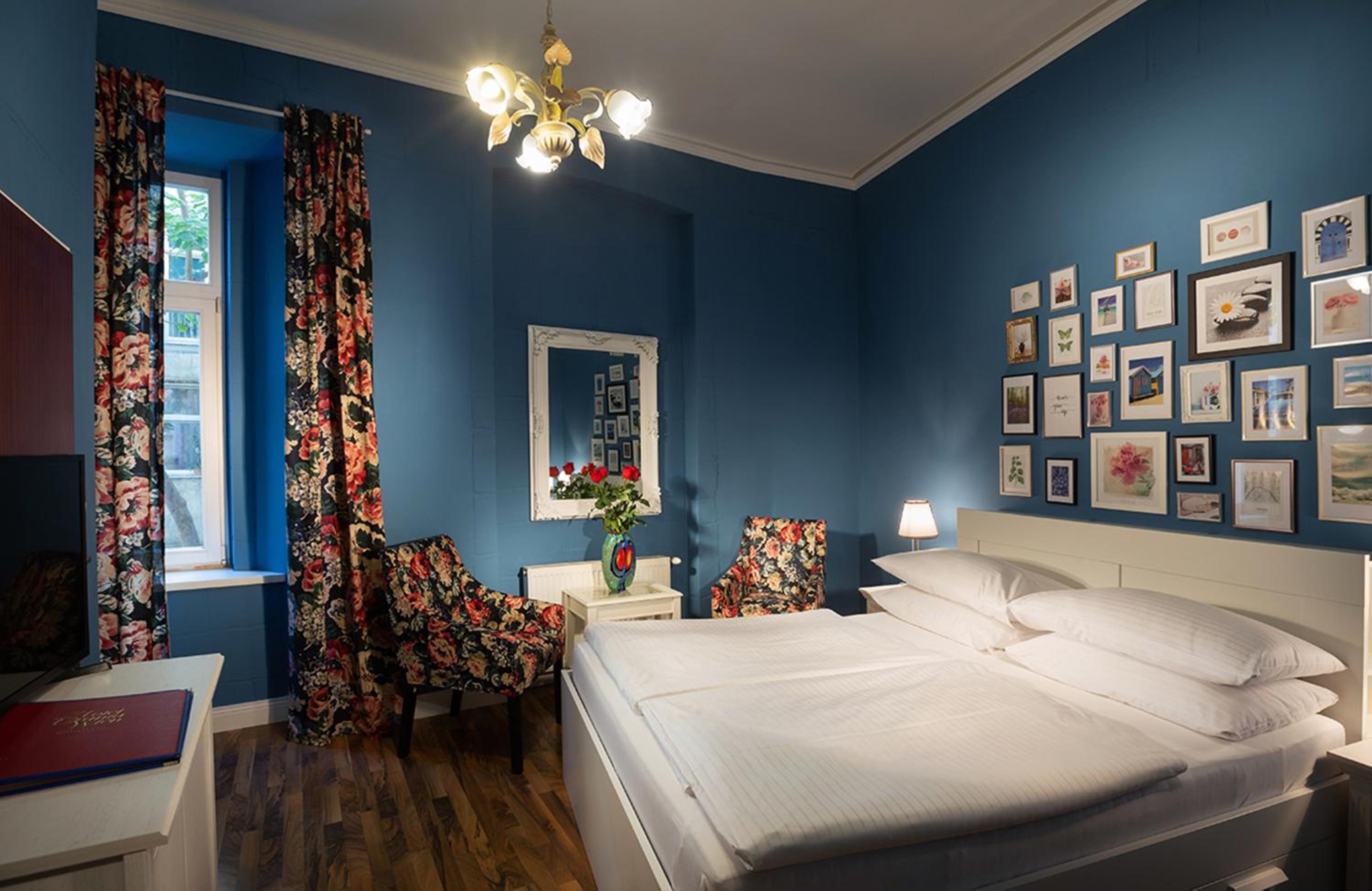 Theme room