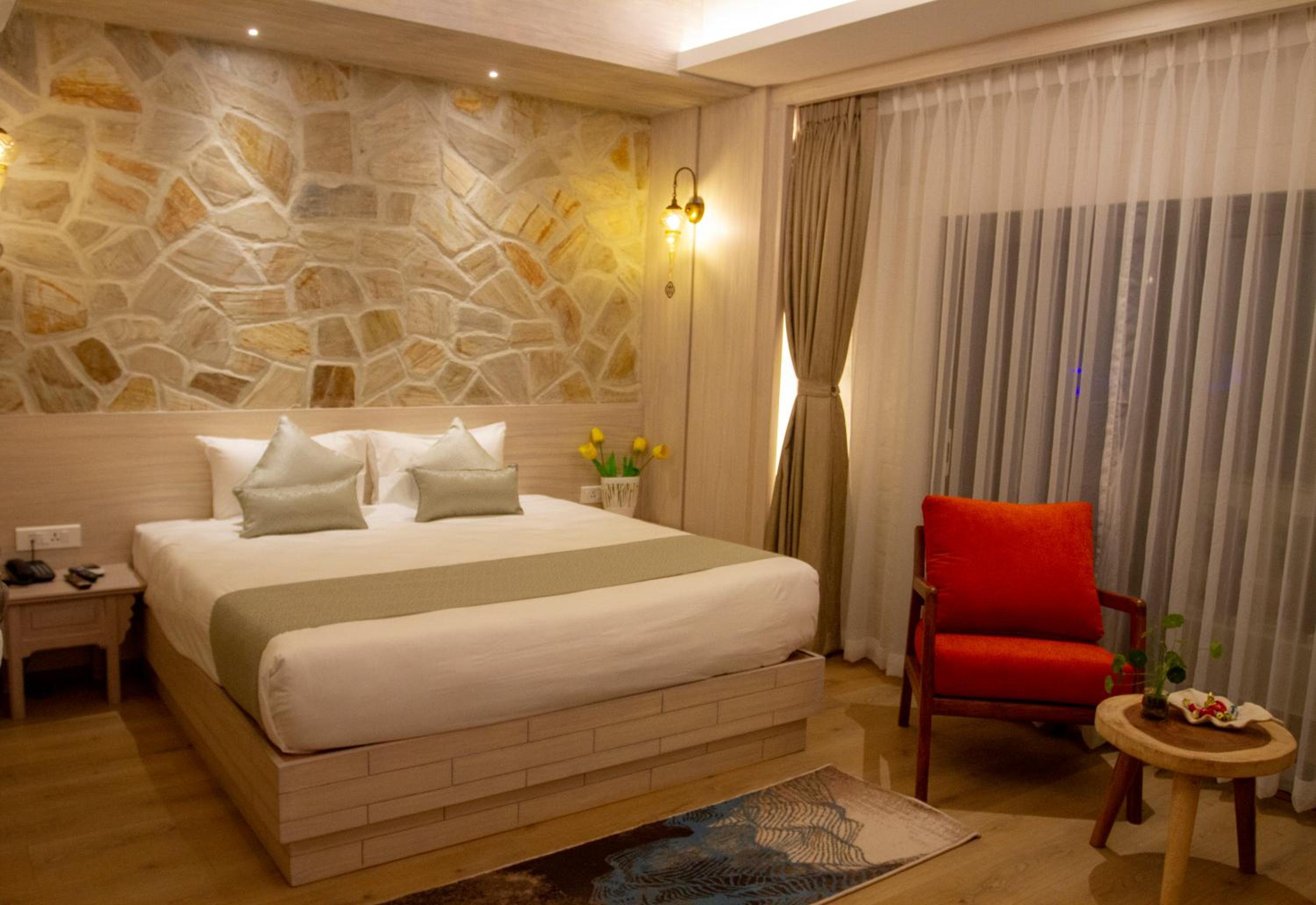 Deluxe Double or Twin Room - 15% off on Food and Beverage and Sauna and Steam - Photo 12
