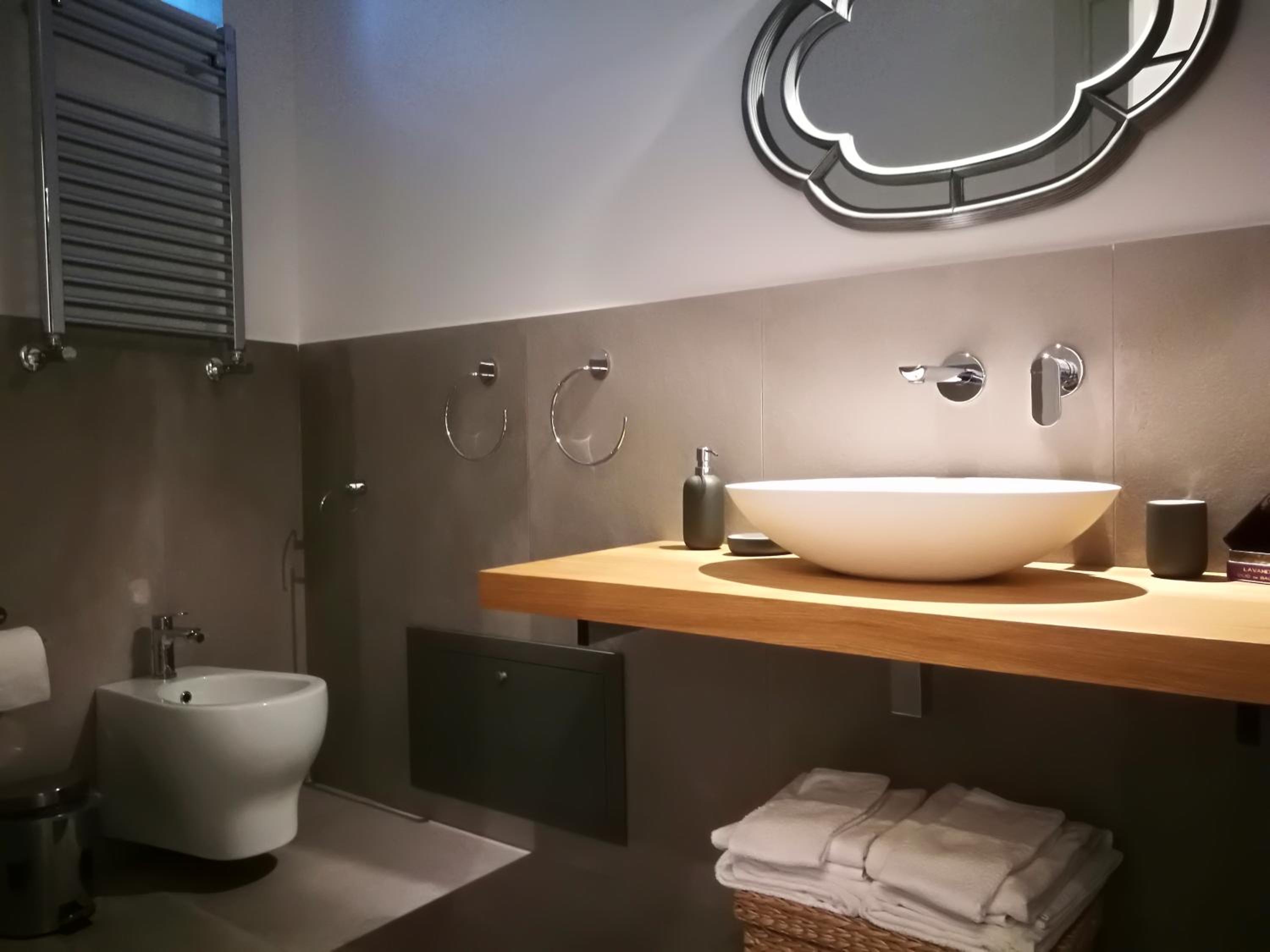 Deluxe Double Room with Shower - Photo 3