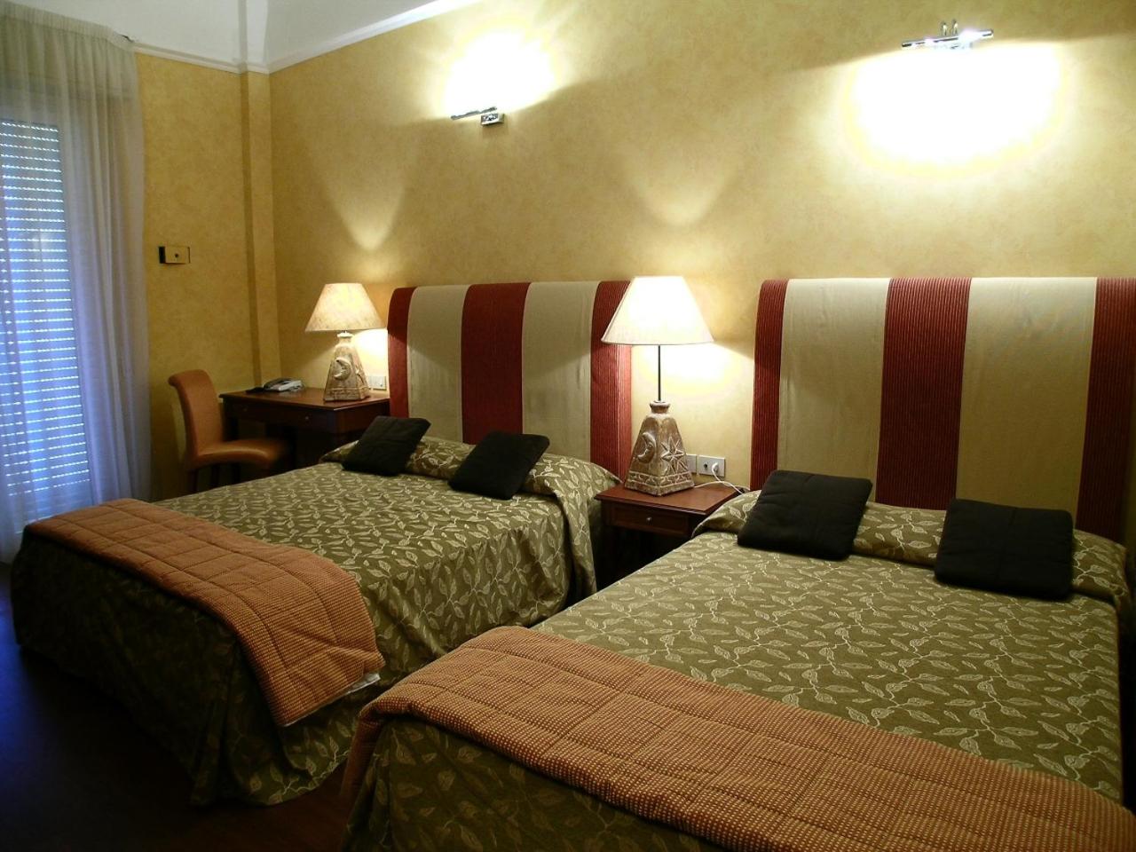 Standard Triple Room - Photo 4