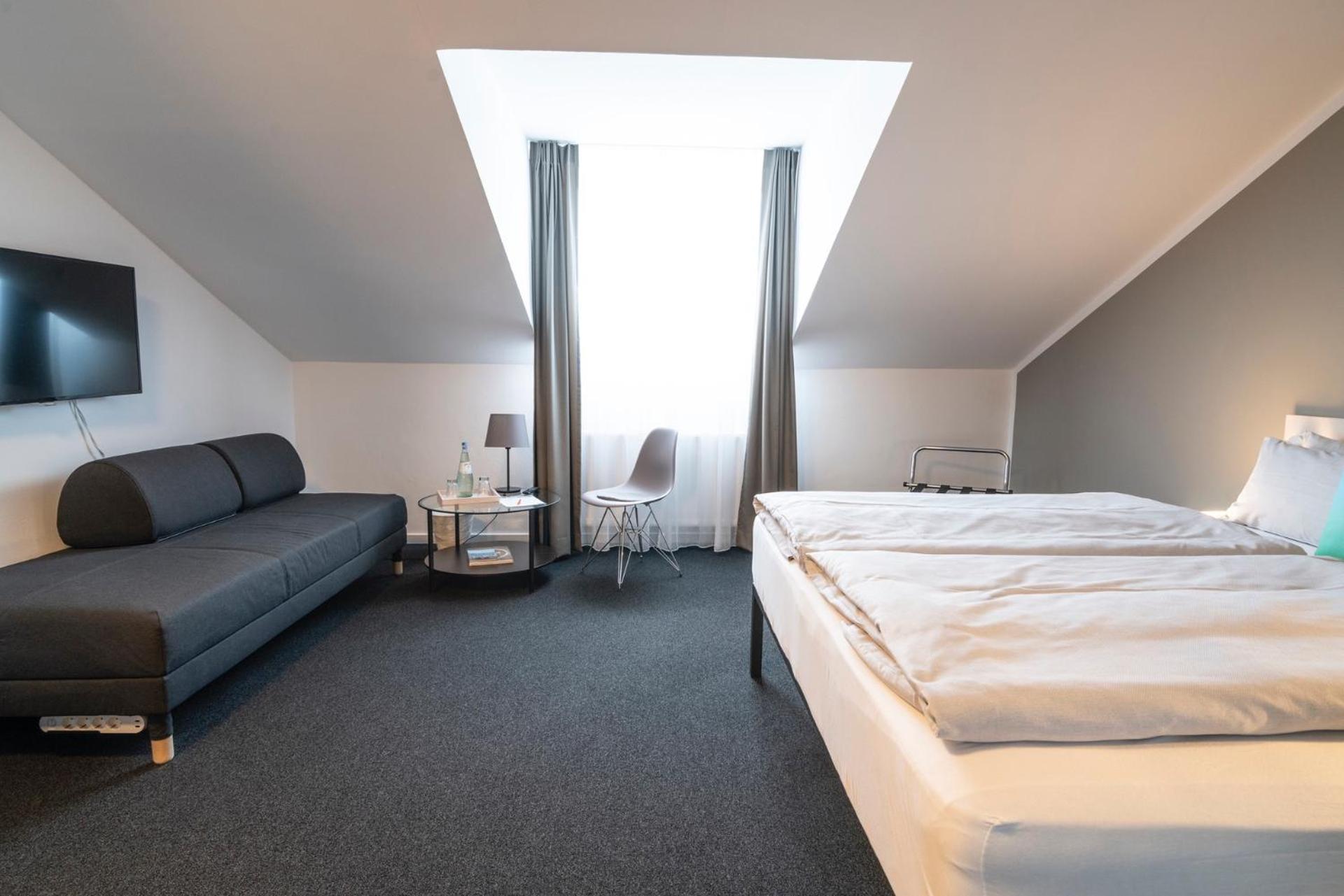 Deluxe Double Room - Photo 11